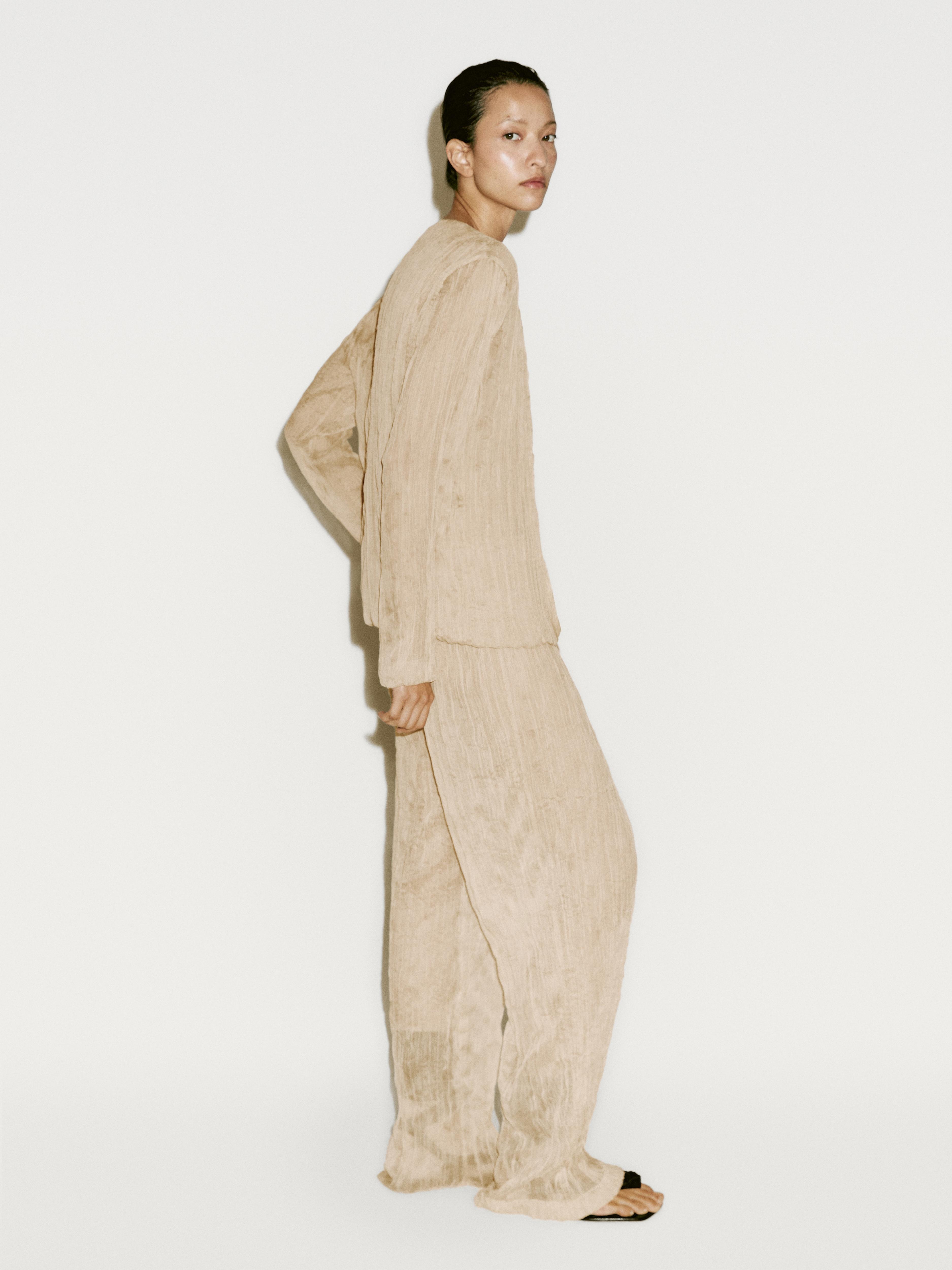 Flowing shirt with pleated detail - Limited Edition