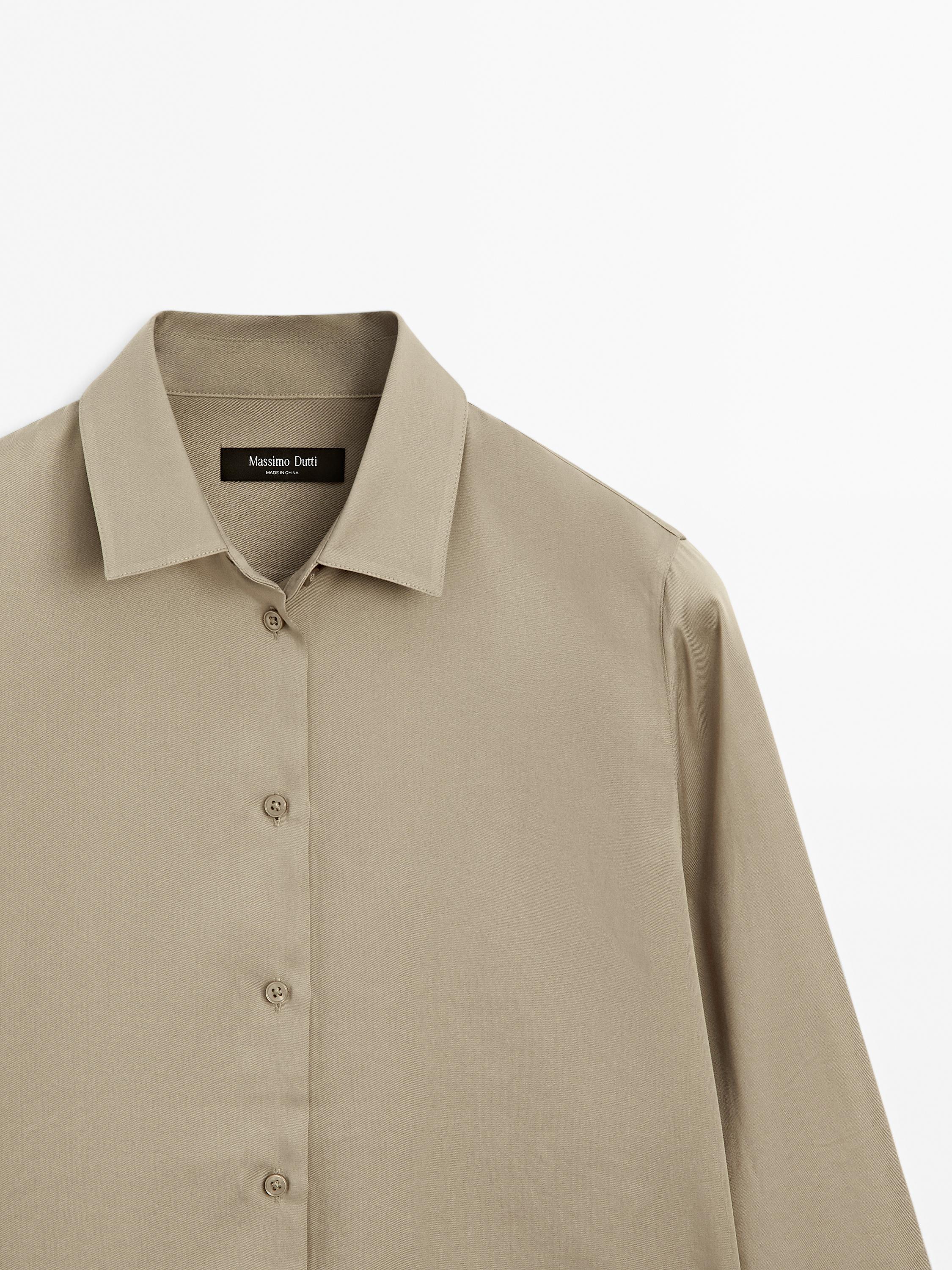 Flowing shirt with shirt collar