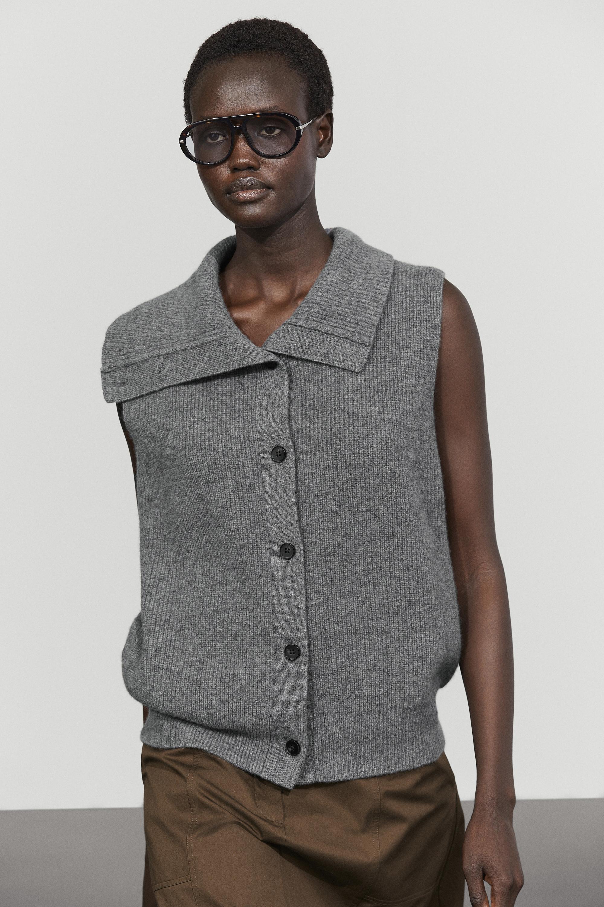 100% wool funnel neck knit vest
