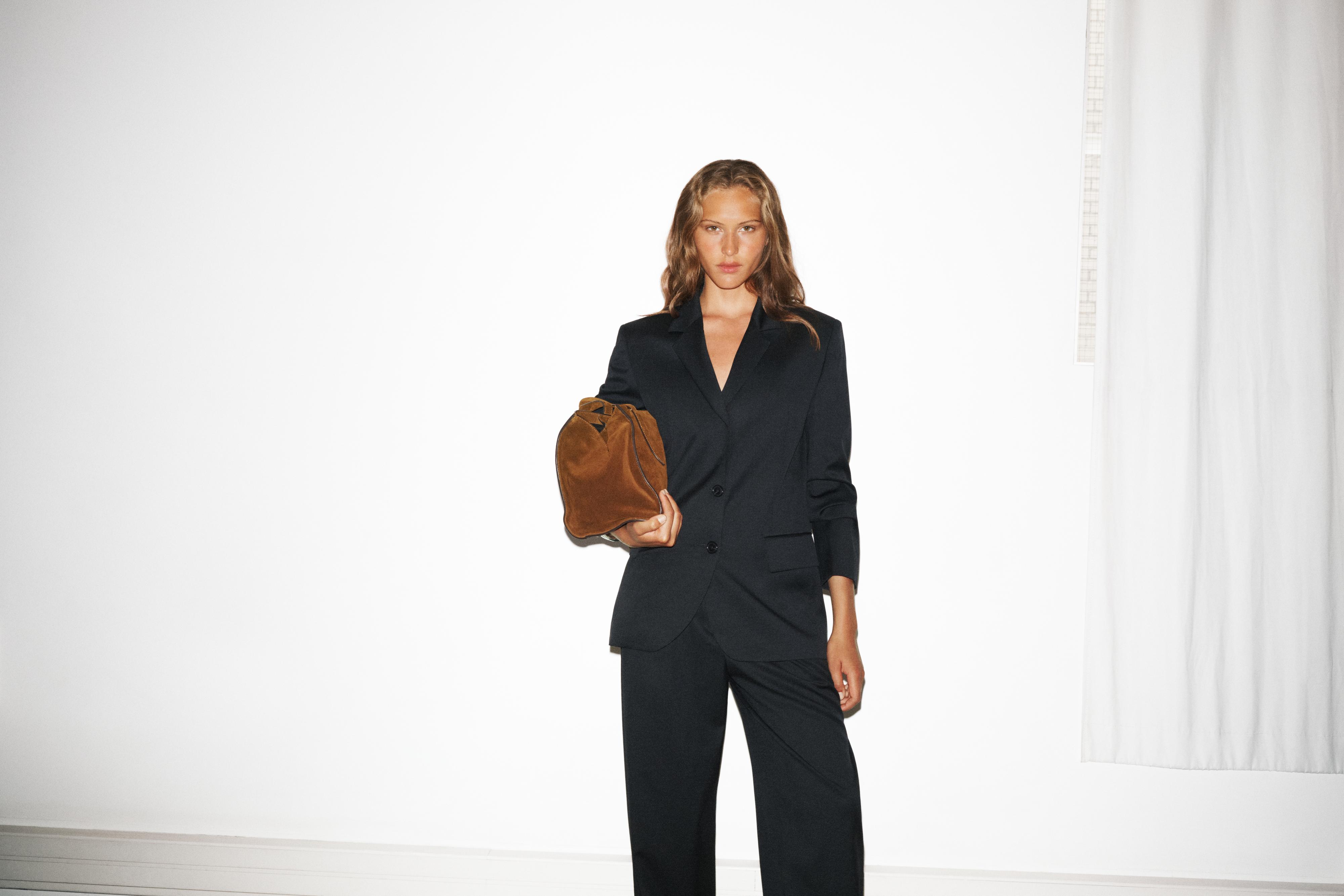 100% extra fine wool two-button blazer — NAVY BLUE
