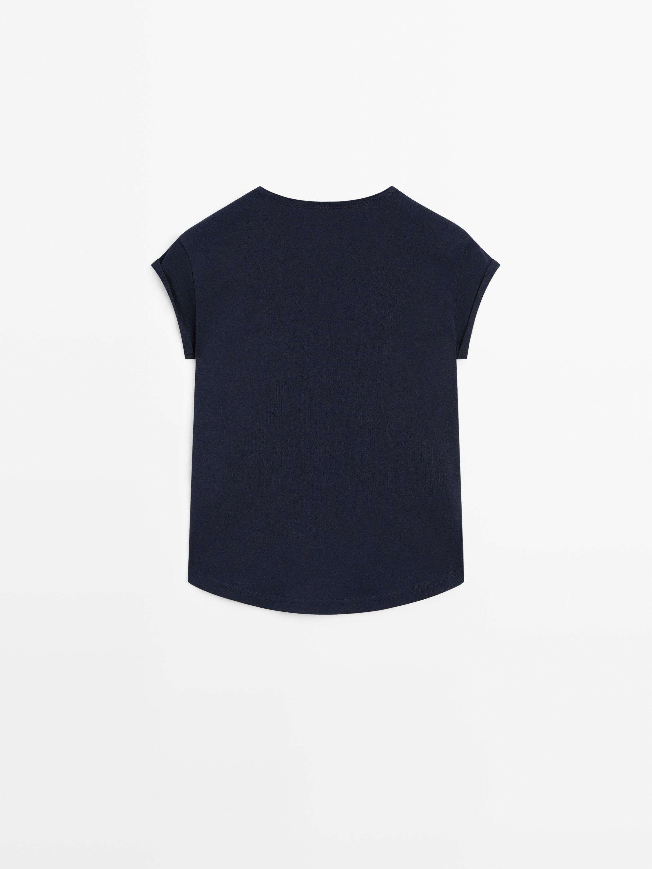 100% cotton T-shirt with rounded hem
