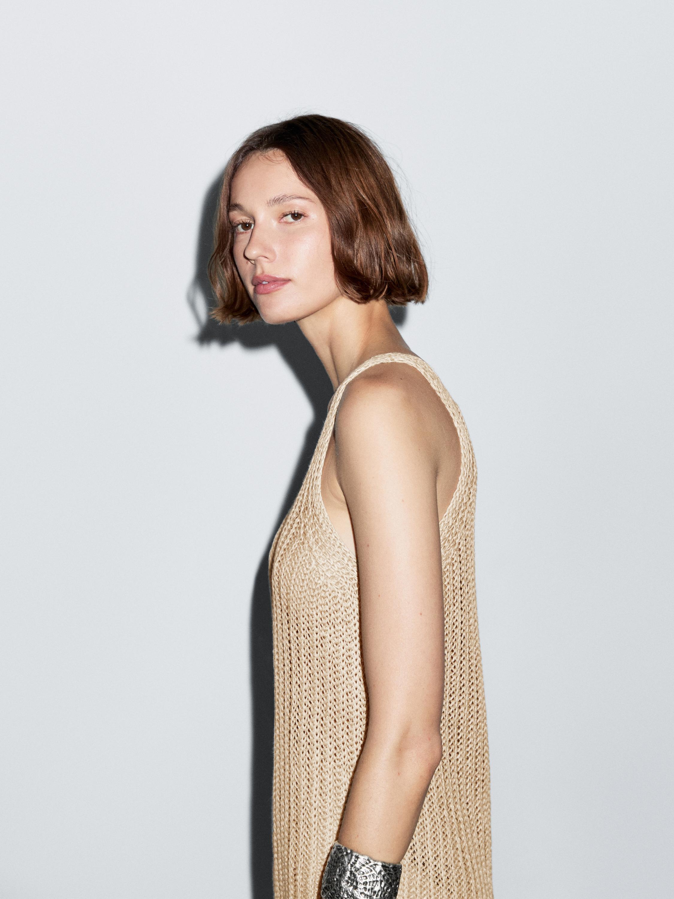 Linen knit top with round neckline