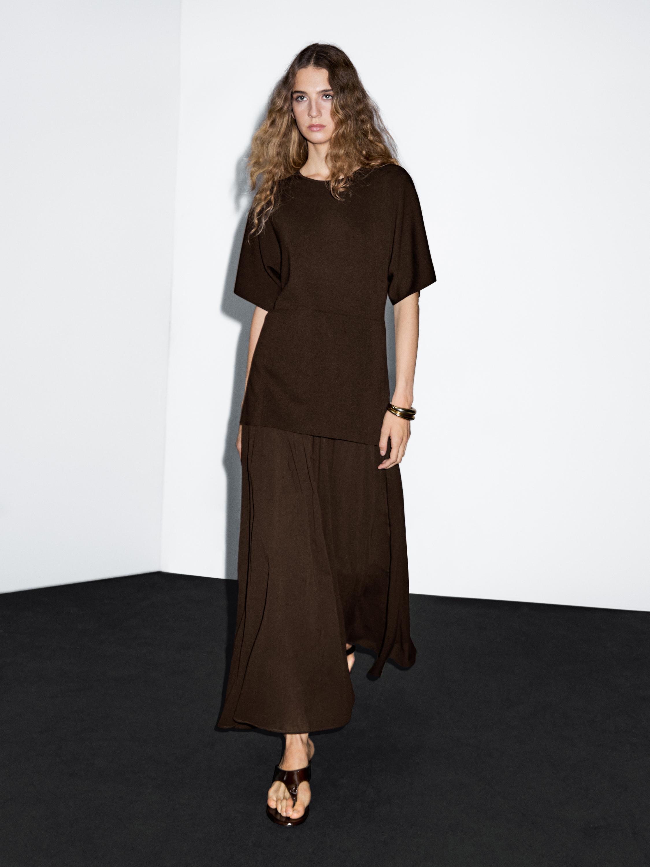 Knit dress with contrast gathered detail