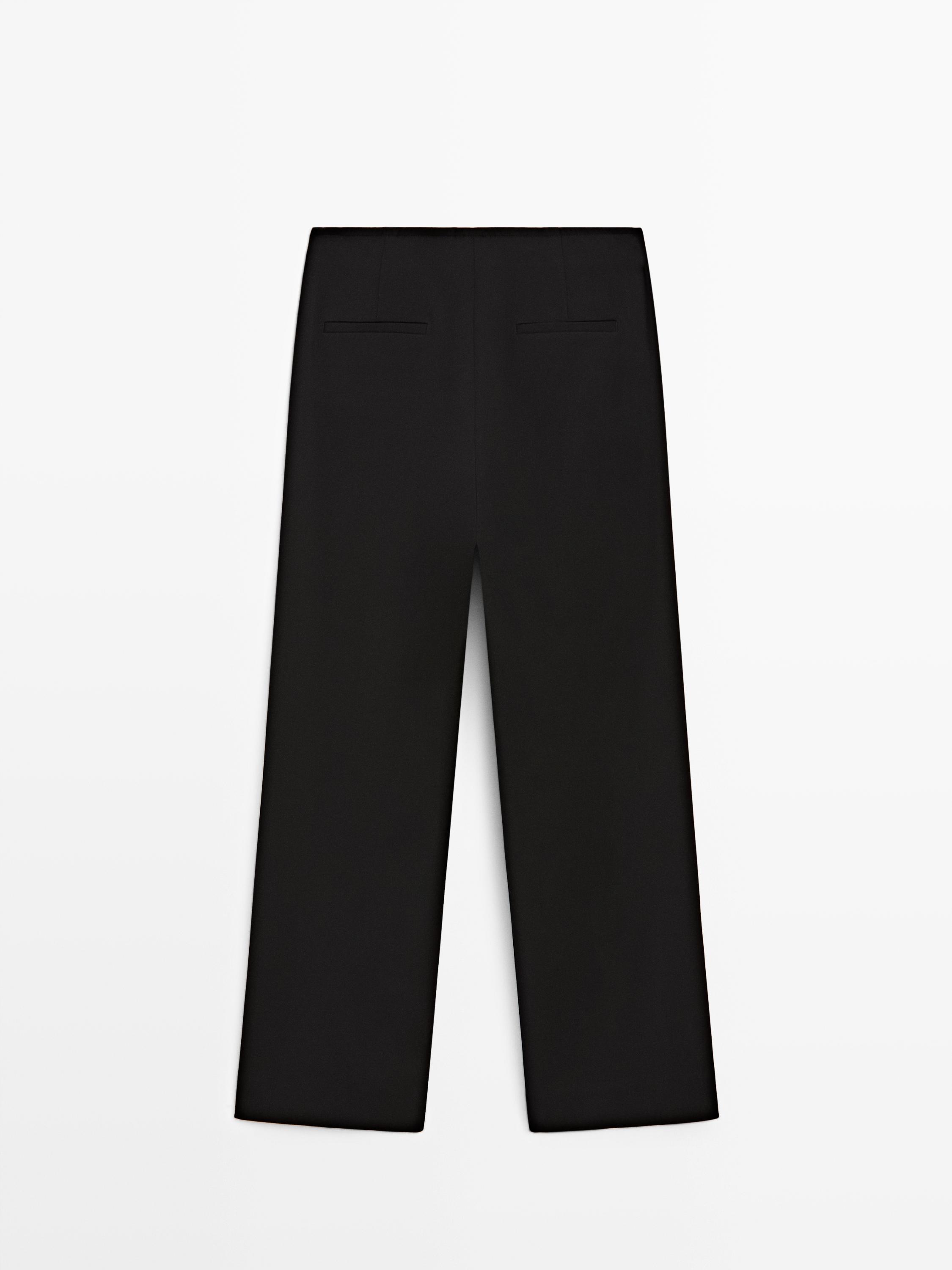 Capris with button details — BLACK