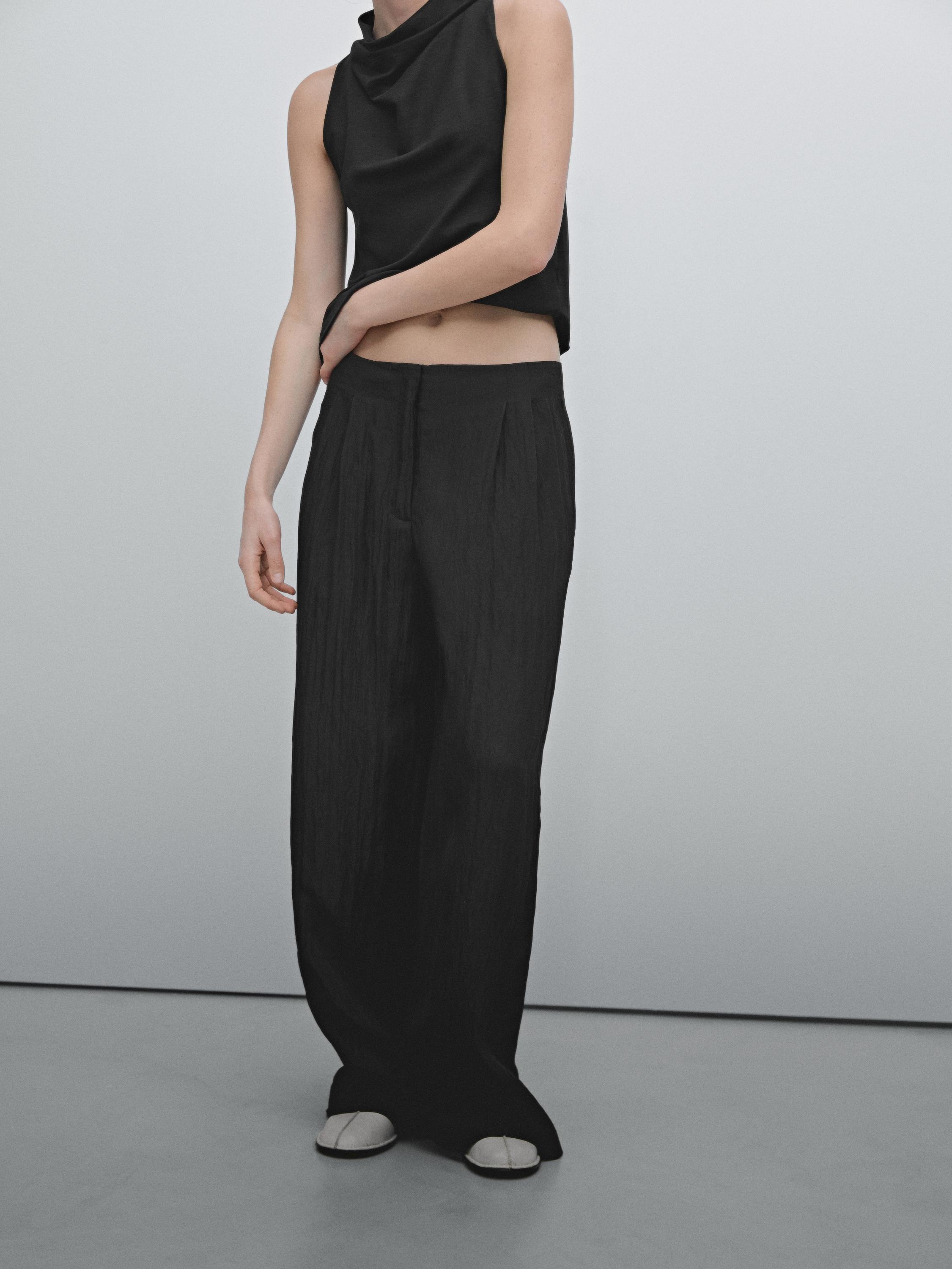Technical trousers with darts