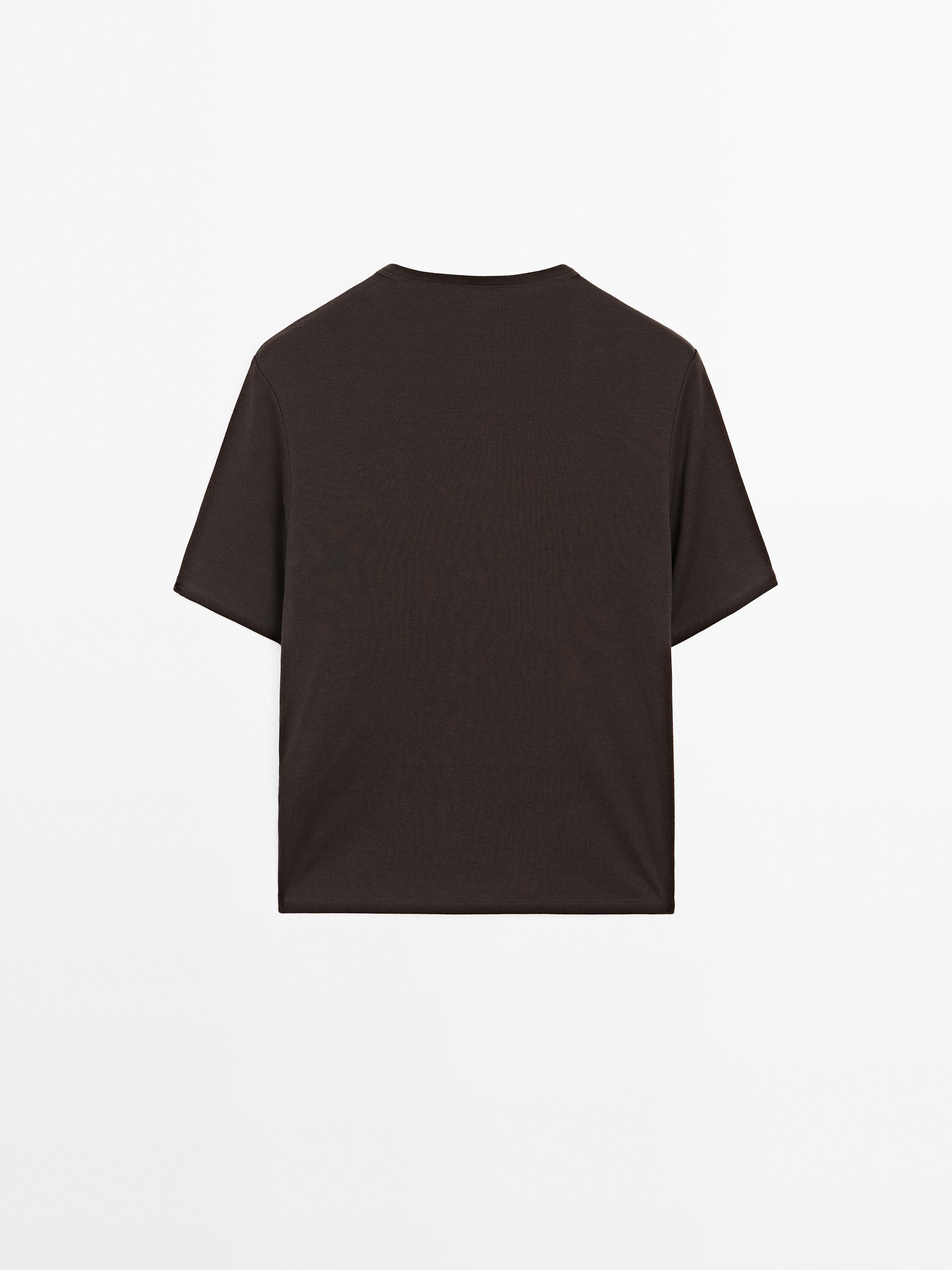 Oversized T-shirt with eyelets