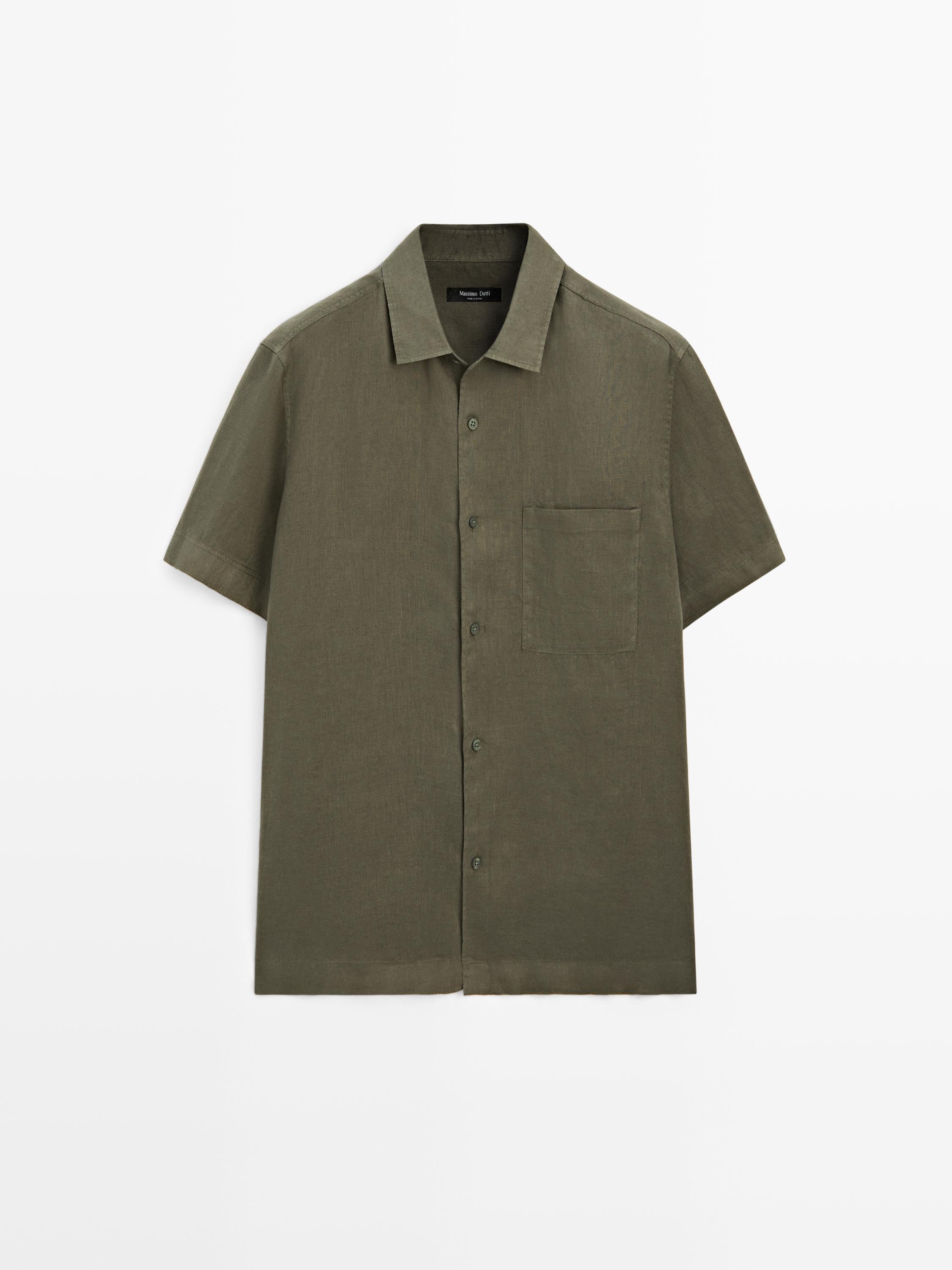 قميص بقصة منتظمة وأكمام قصيرة