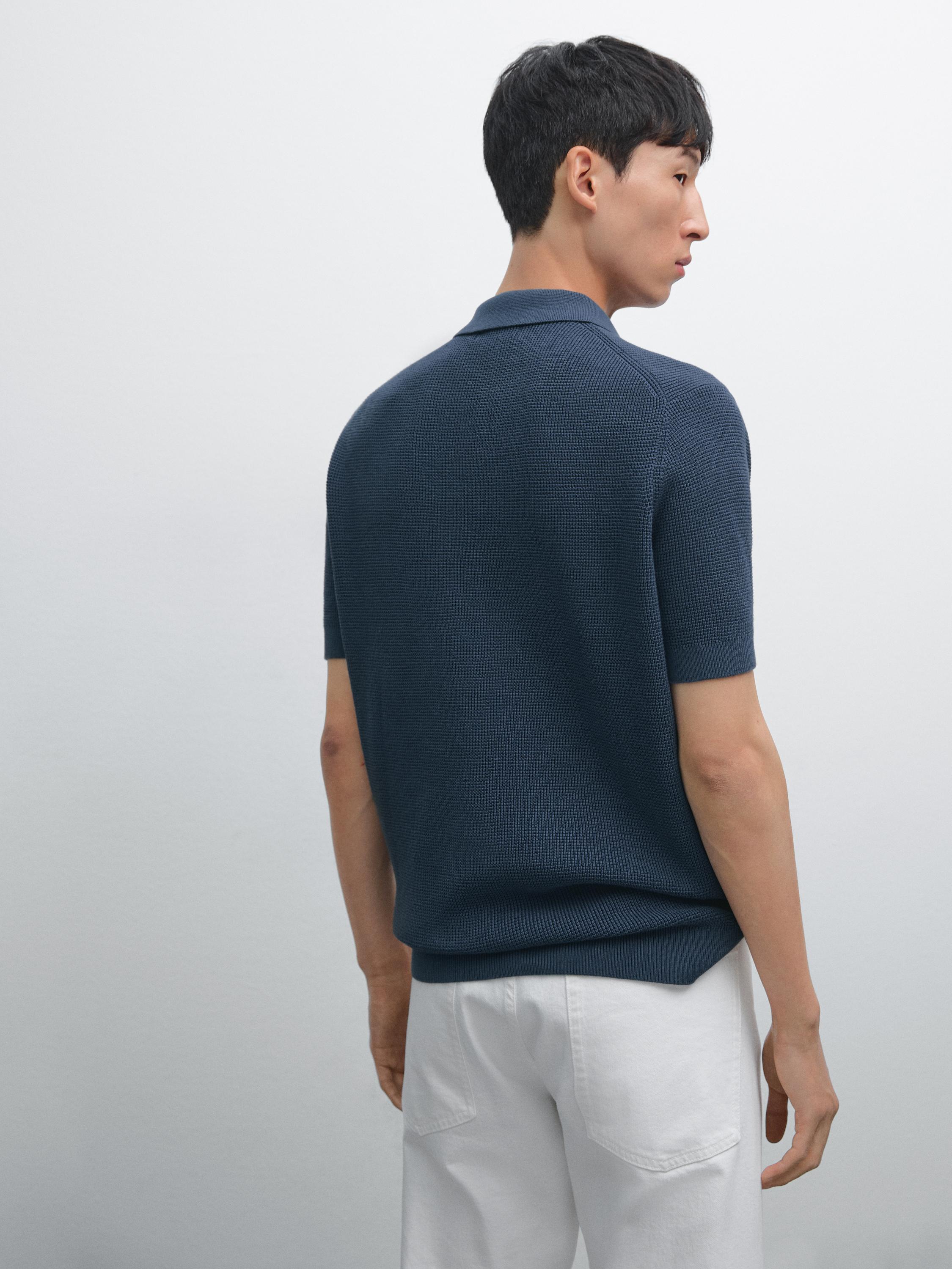 Dokulu ve pamuklu polo yaka triko t-shirt