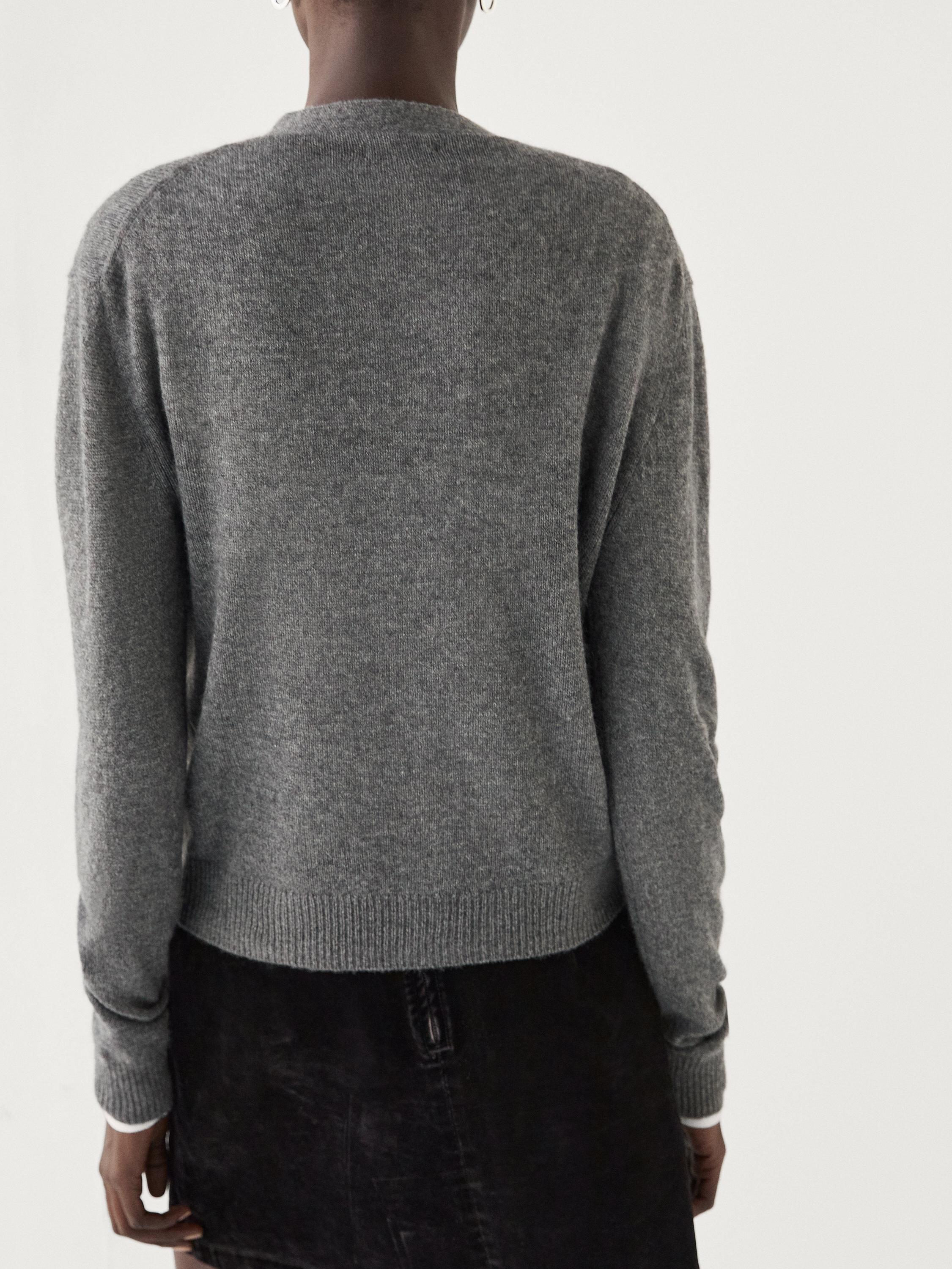 100% cashmere V-neck cardigan