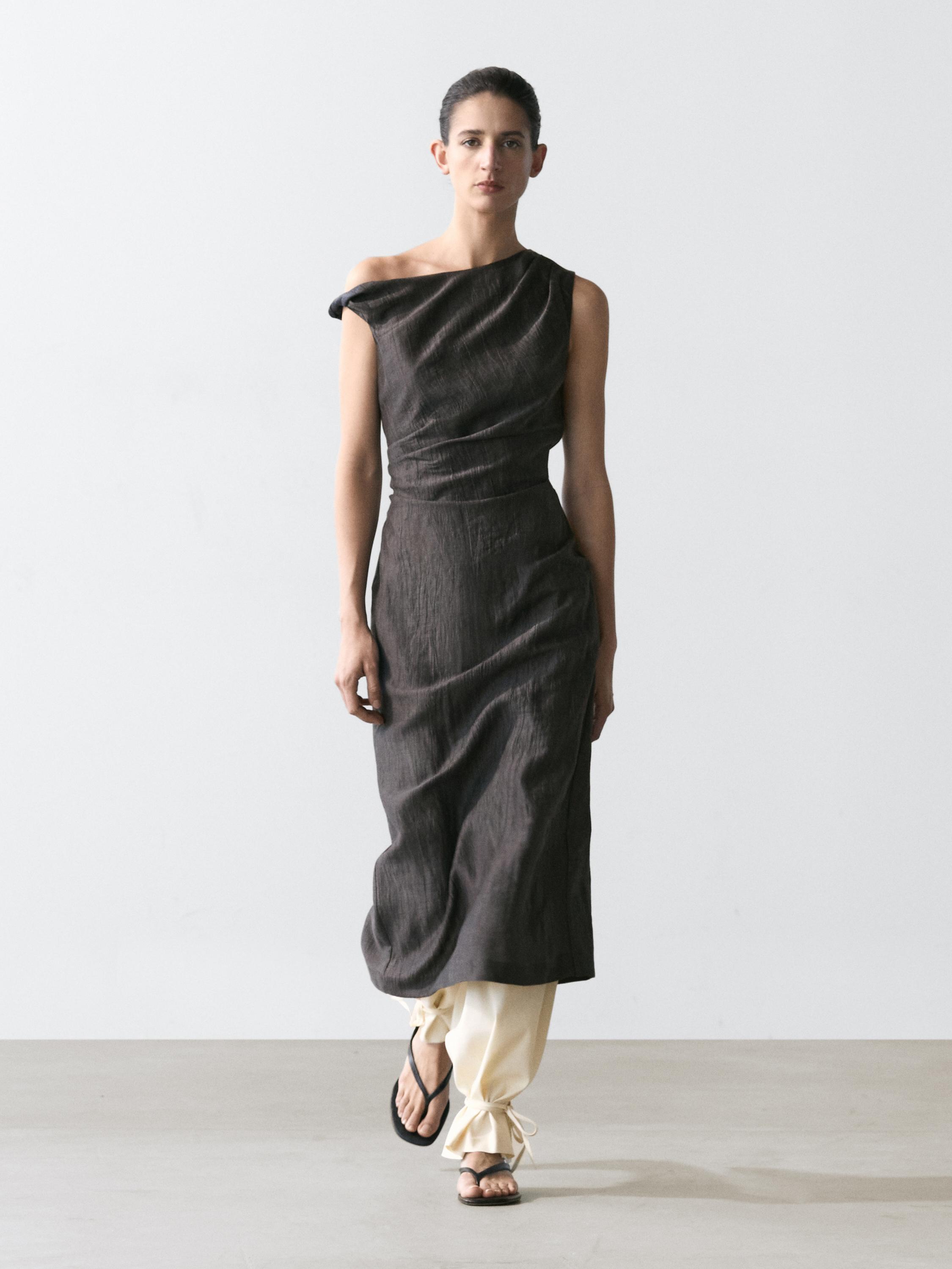 Robe midi à détail plissé à l'épaule