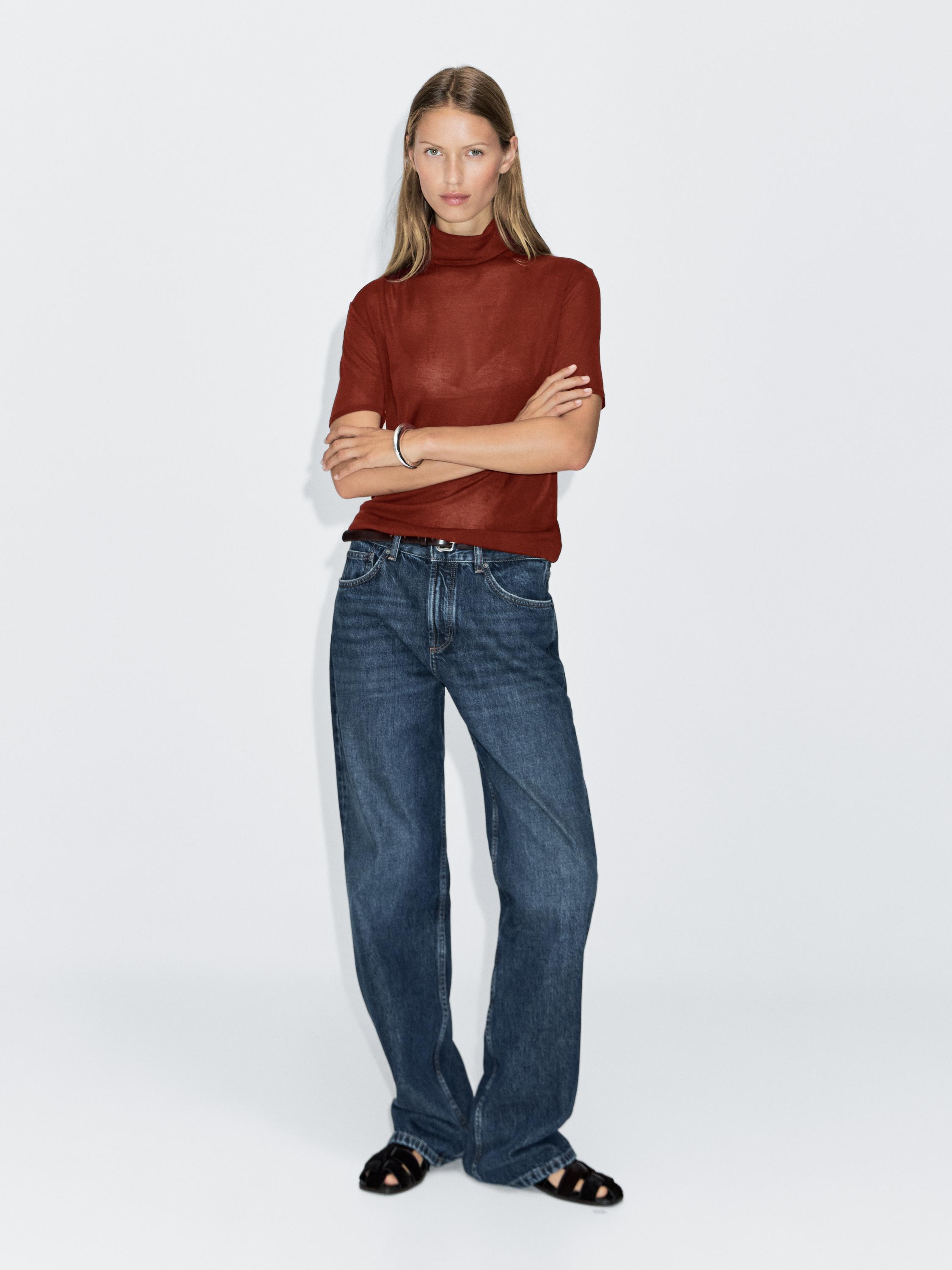 High neck T-shirt with short sleeves