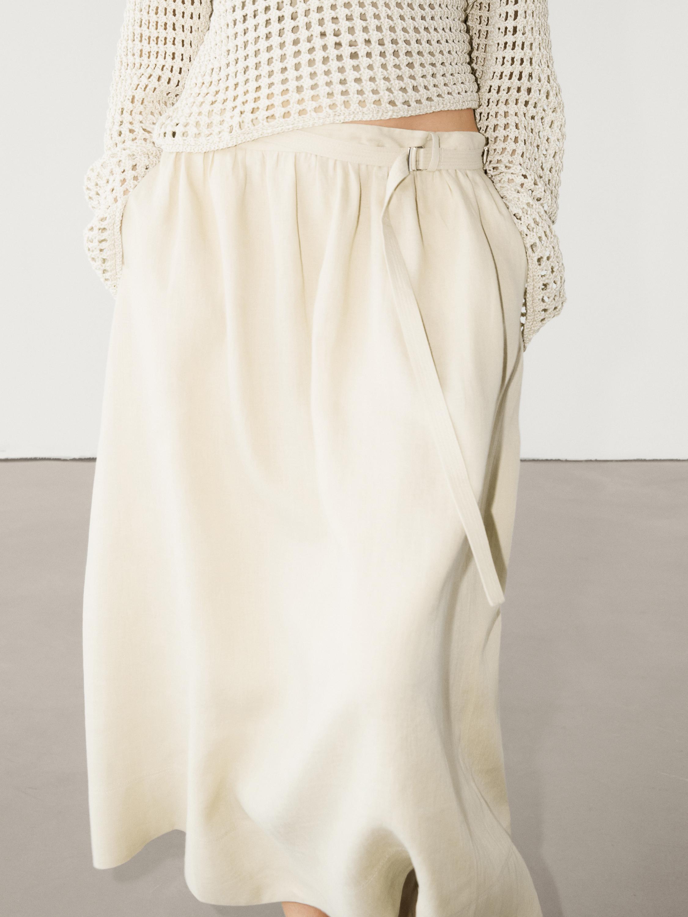 Jupe midi en lin avec ceinture