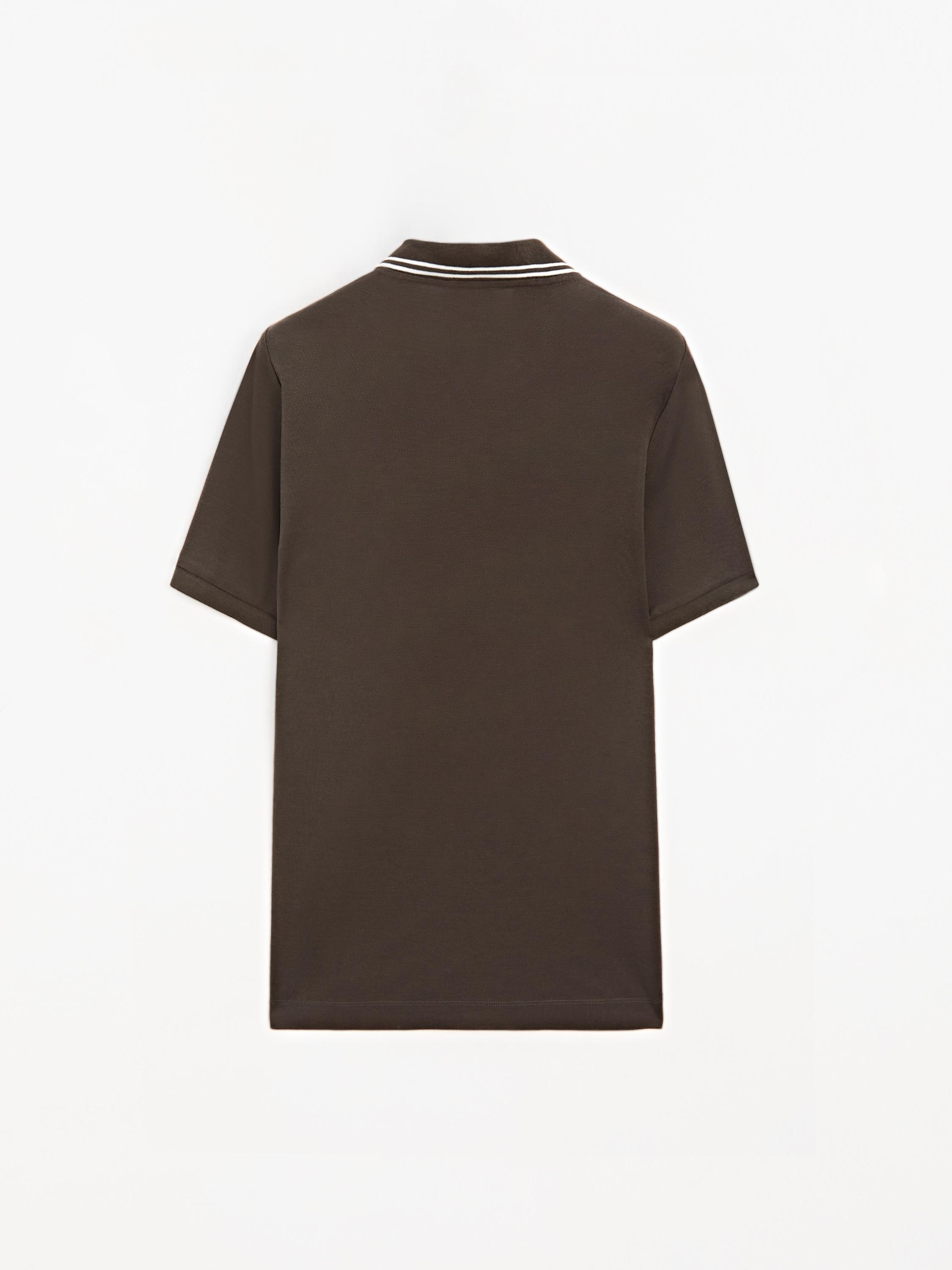 Short sleeve polo shirt with contrast detail — Chocolate