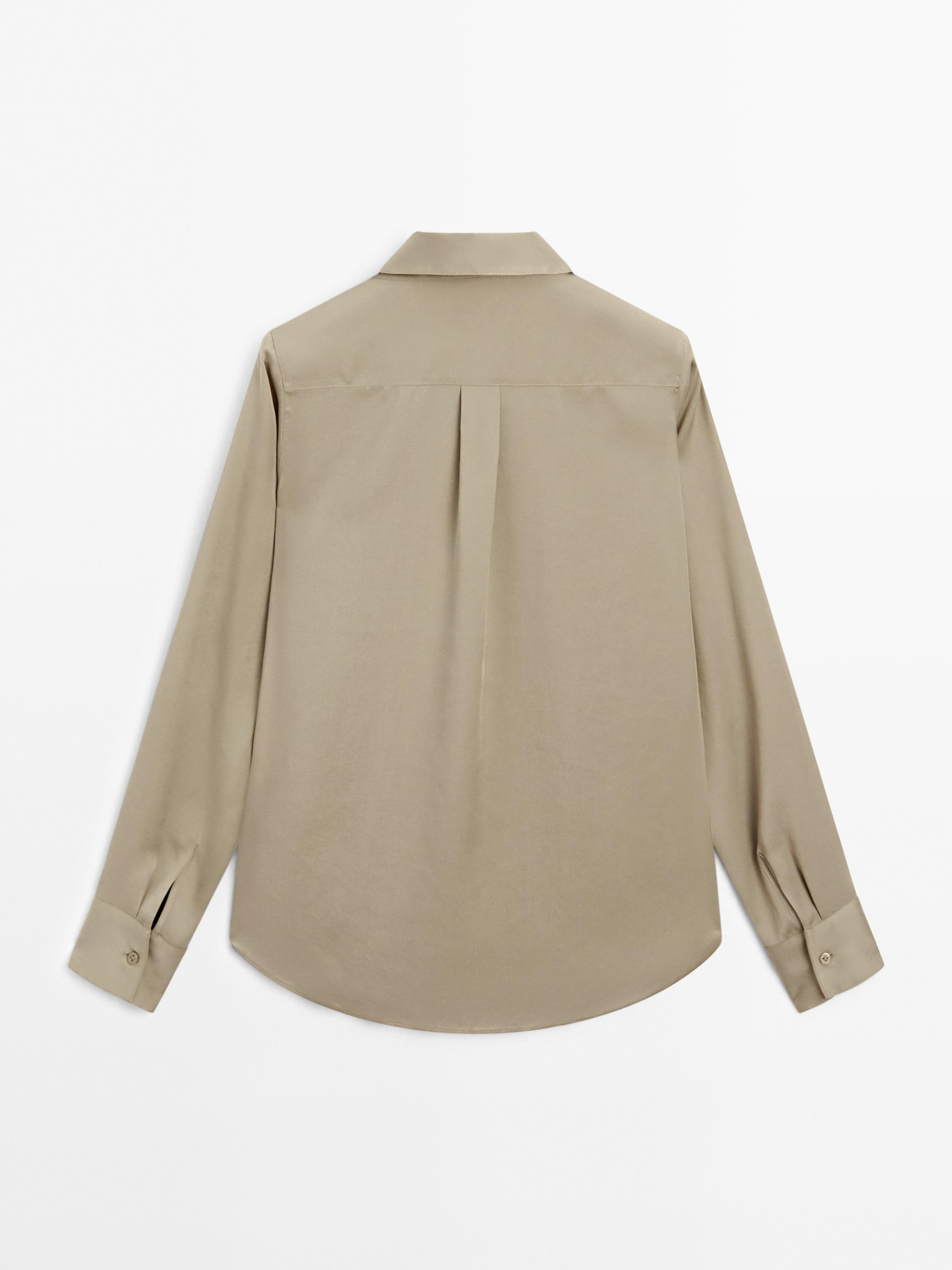 Flowing shirt with shirt collar