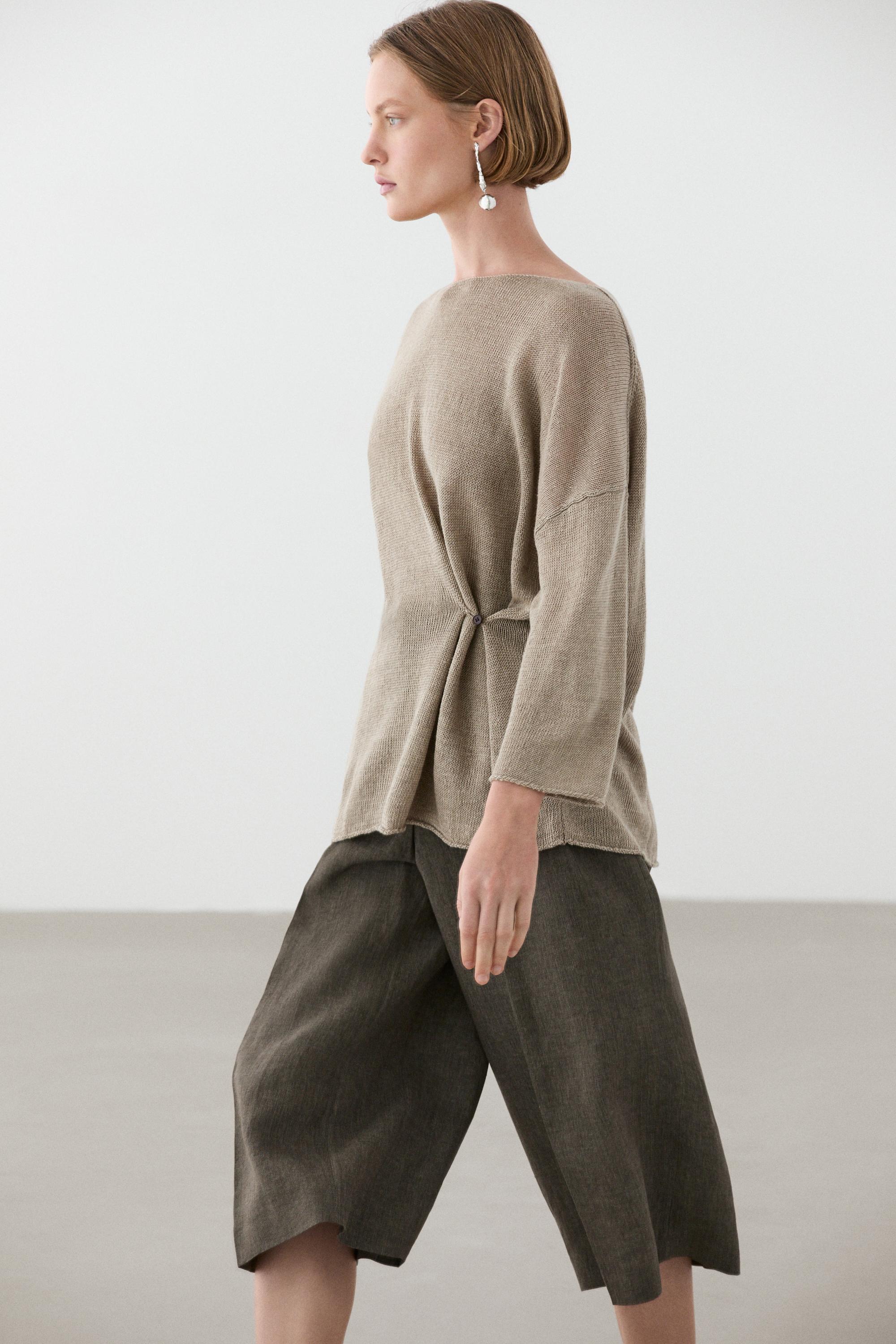 Maglia oversize in lino con bottone