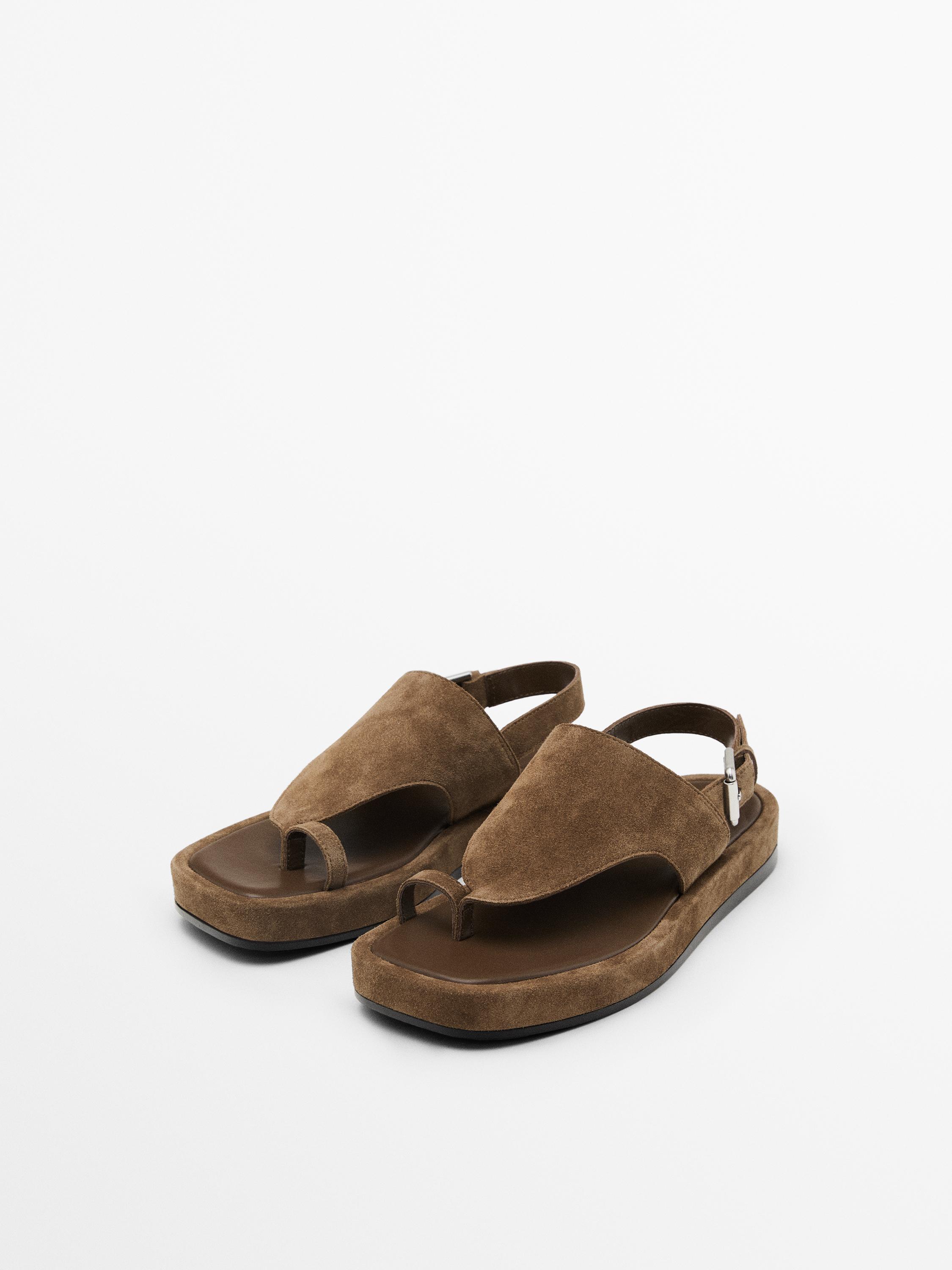 Sandals with quilted insoles