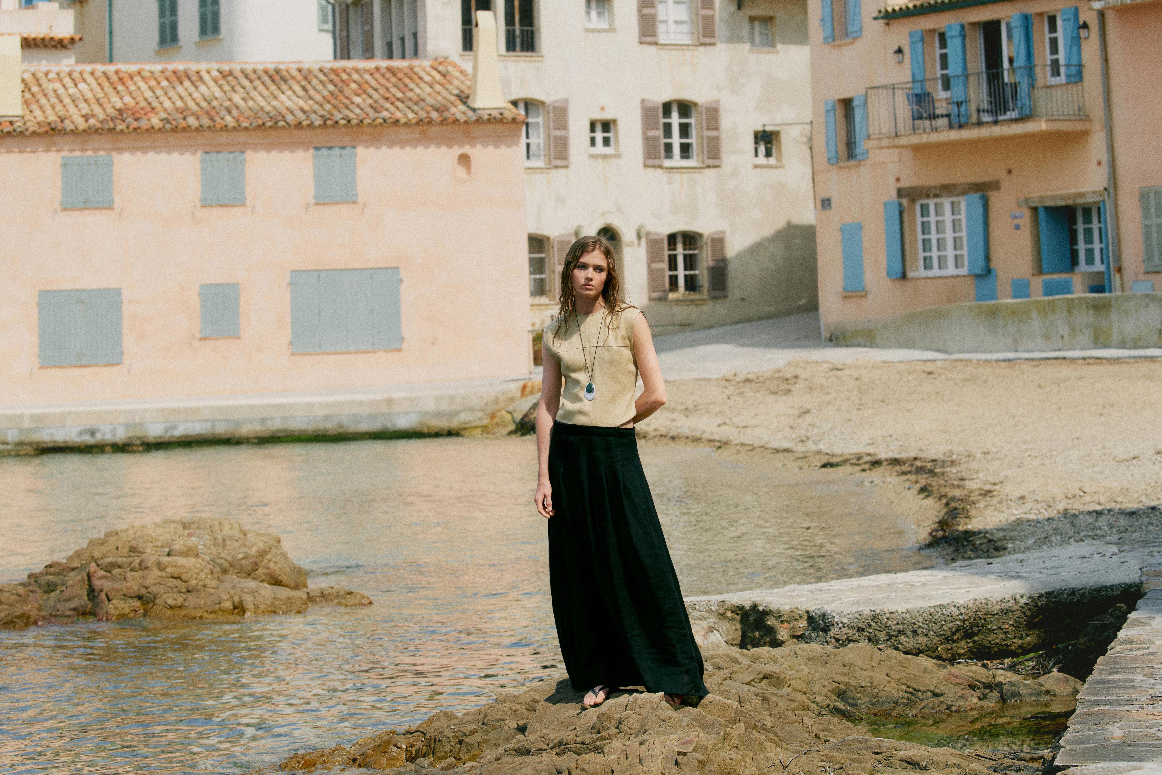 ★ Massimo Dutti★ Contrast color long one piece side slit Contrast long dress with side slits · Black · Smart
