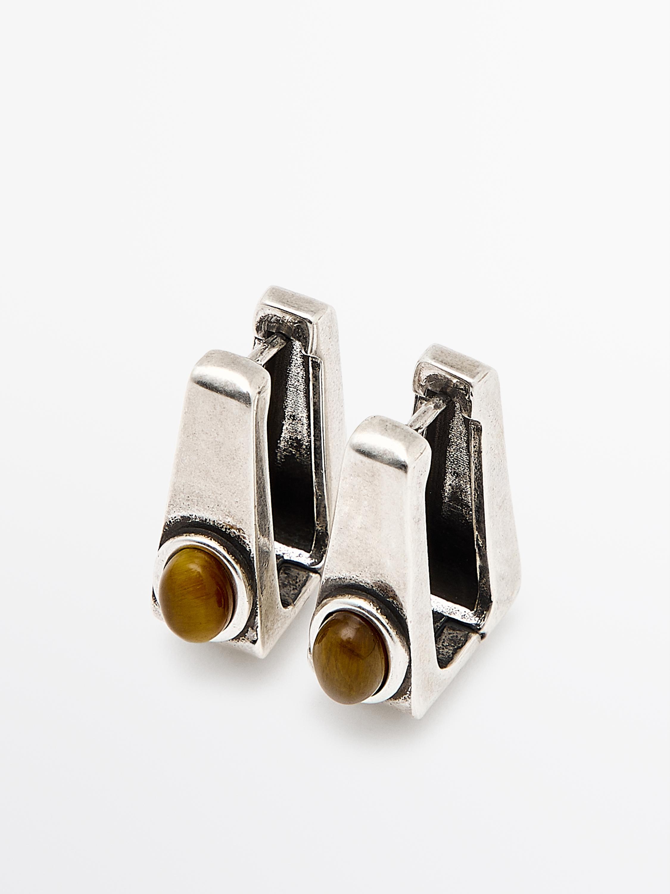 Geometric earrings with stone