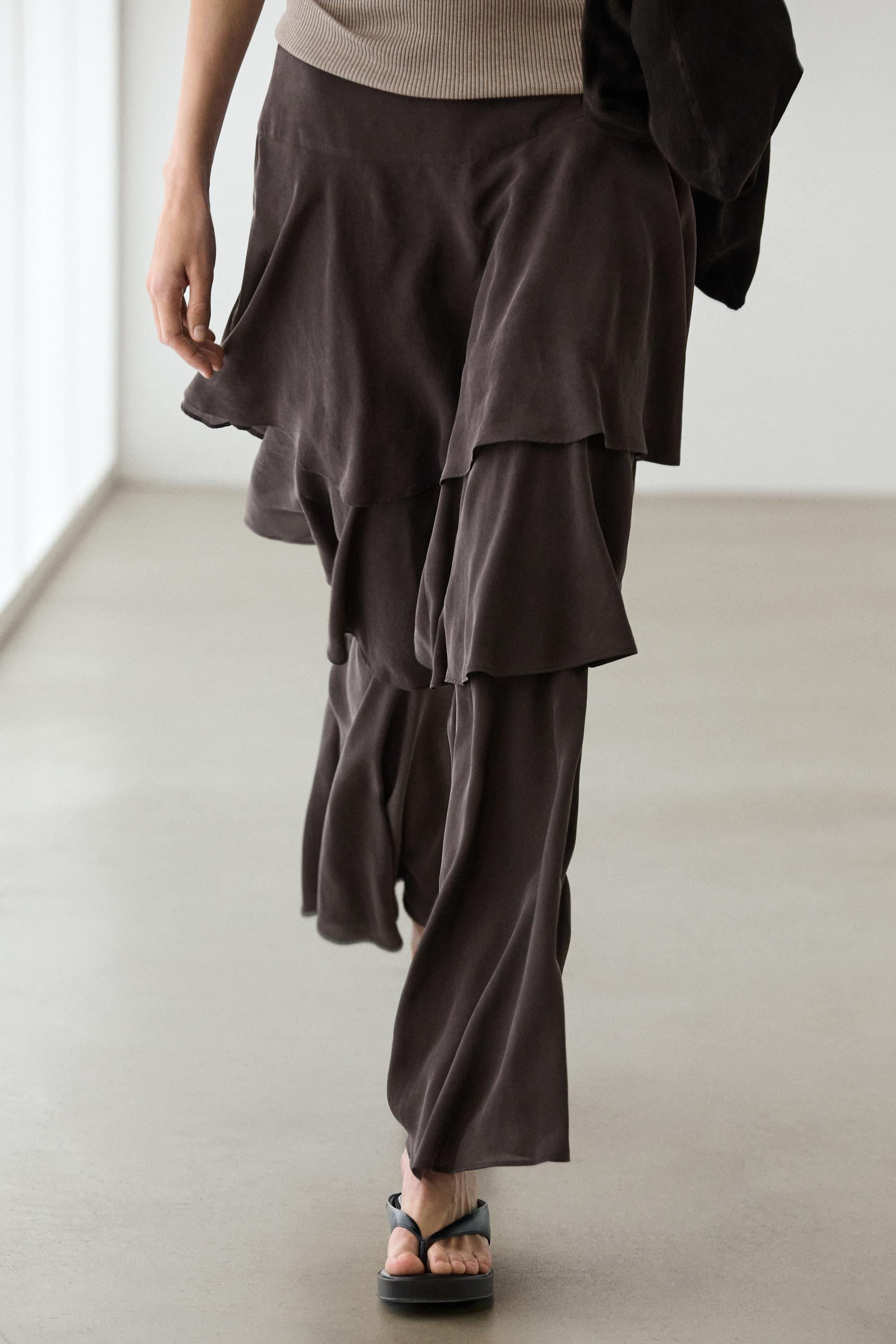 Flowing skort with ruffles — BROWN MARL