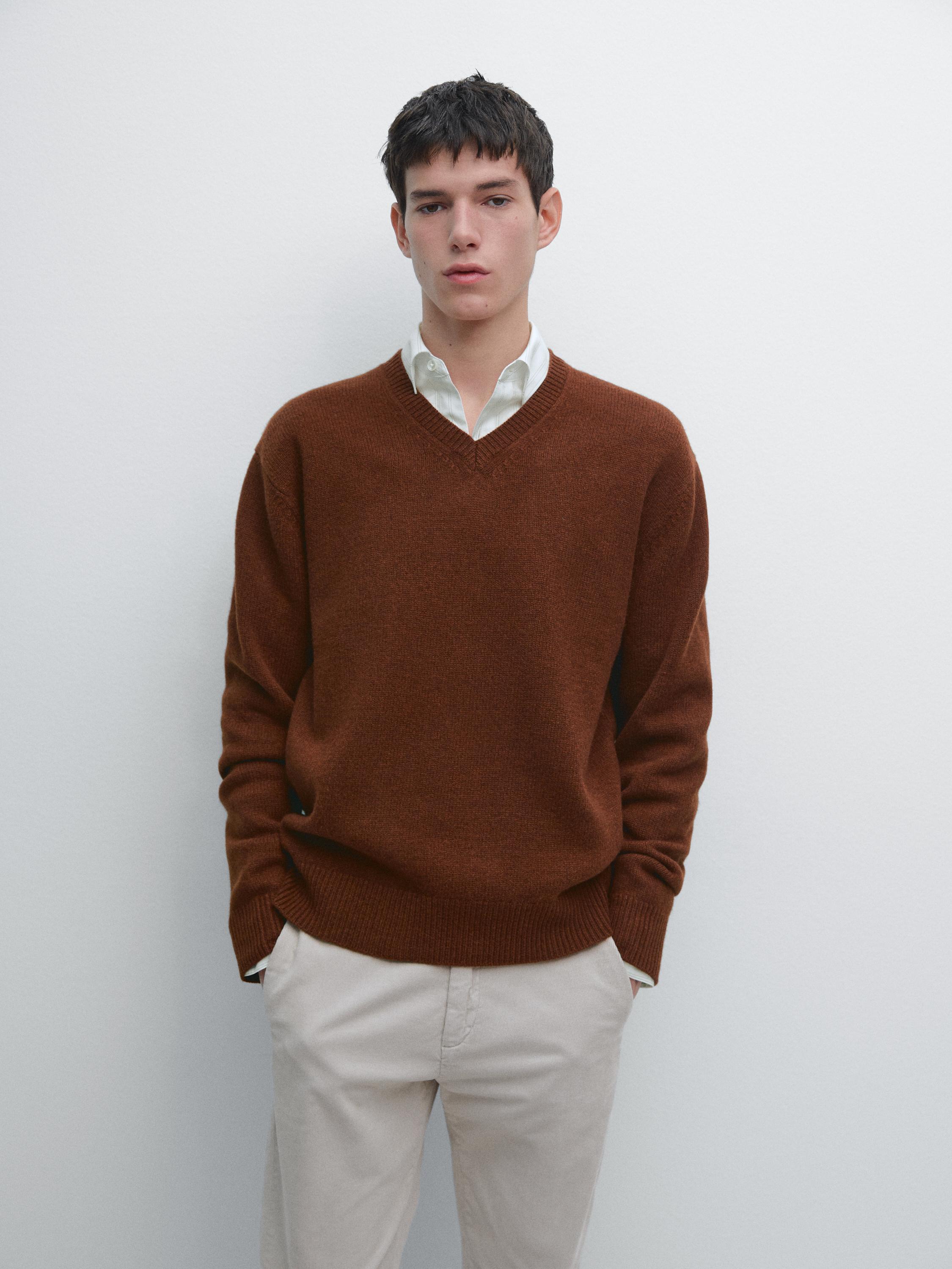 100% wool V-neck knit sweater
