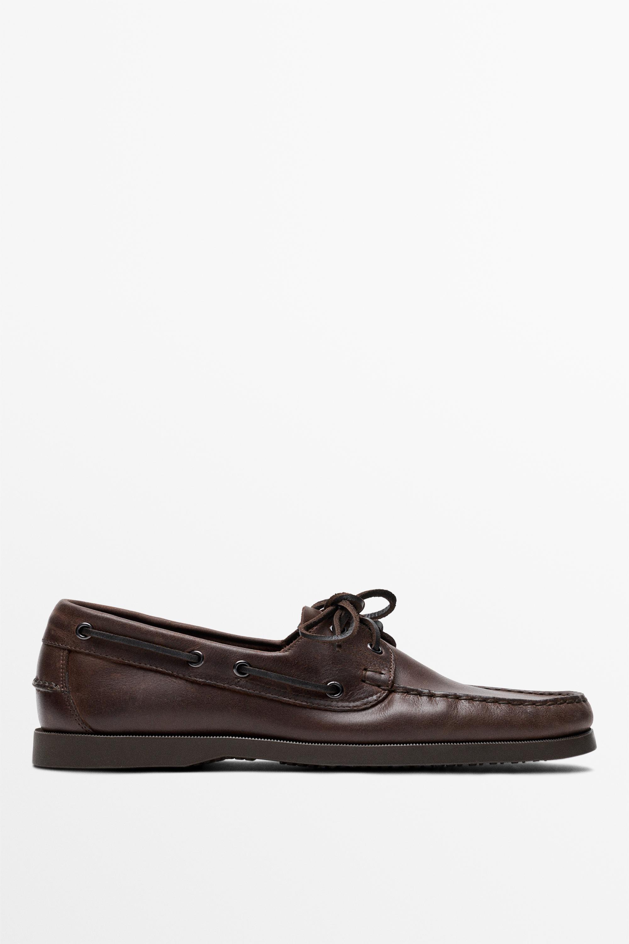 Oiled leather boat shoe — BROWN