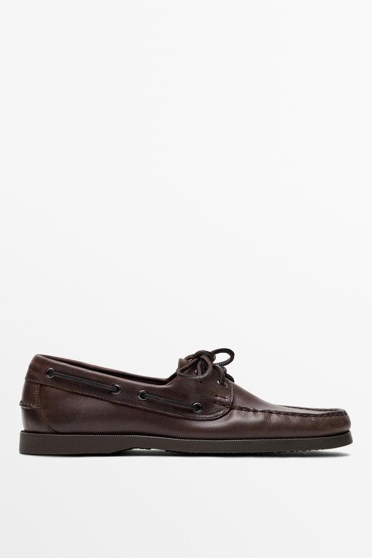 Oiled leather boat shoe — BROWN