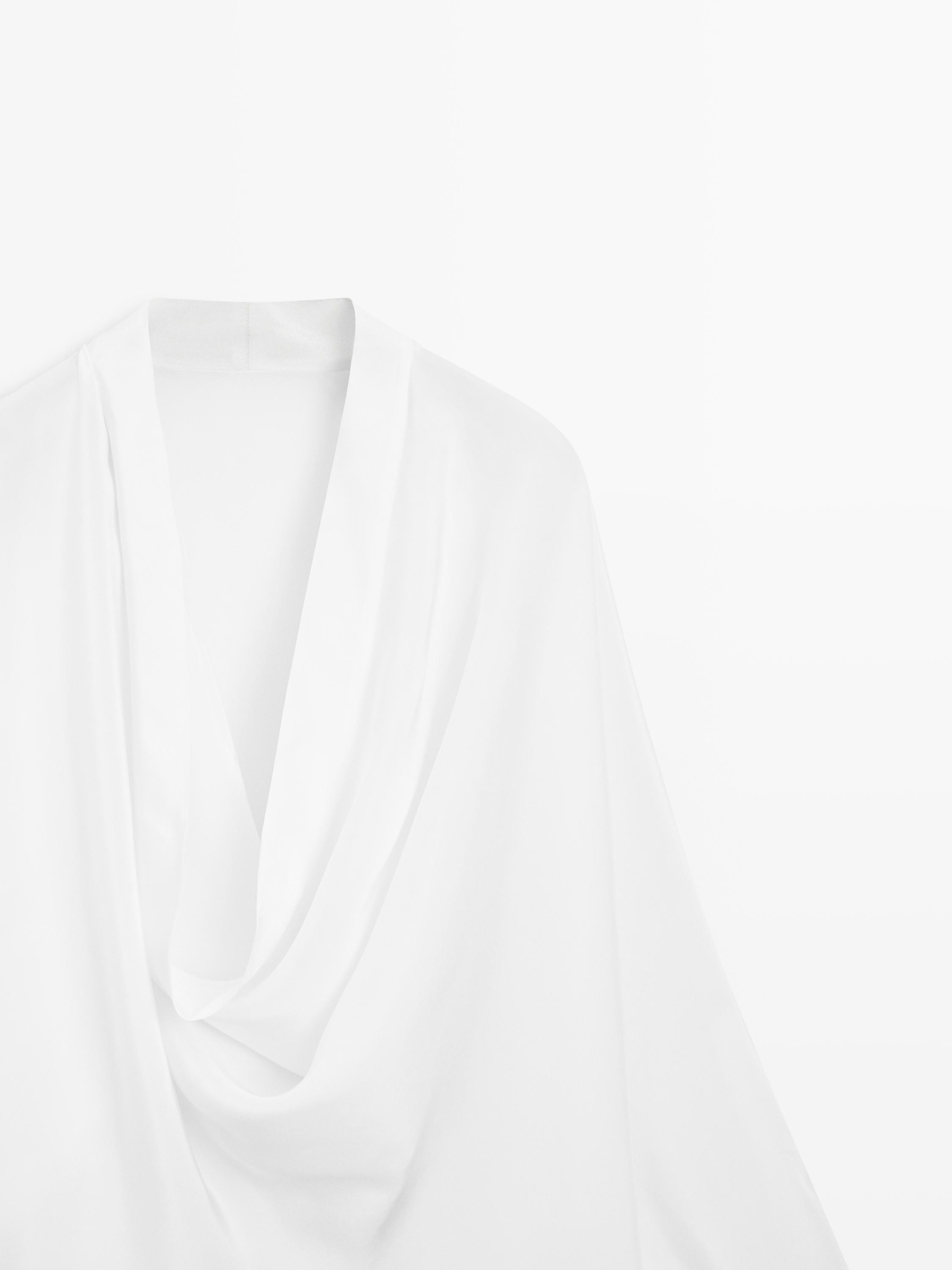 Camisa fluida detalle escote drapeado