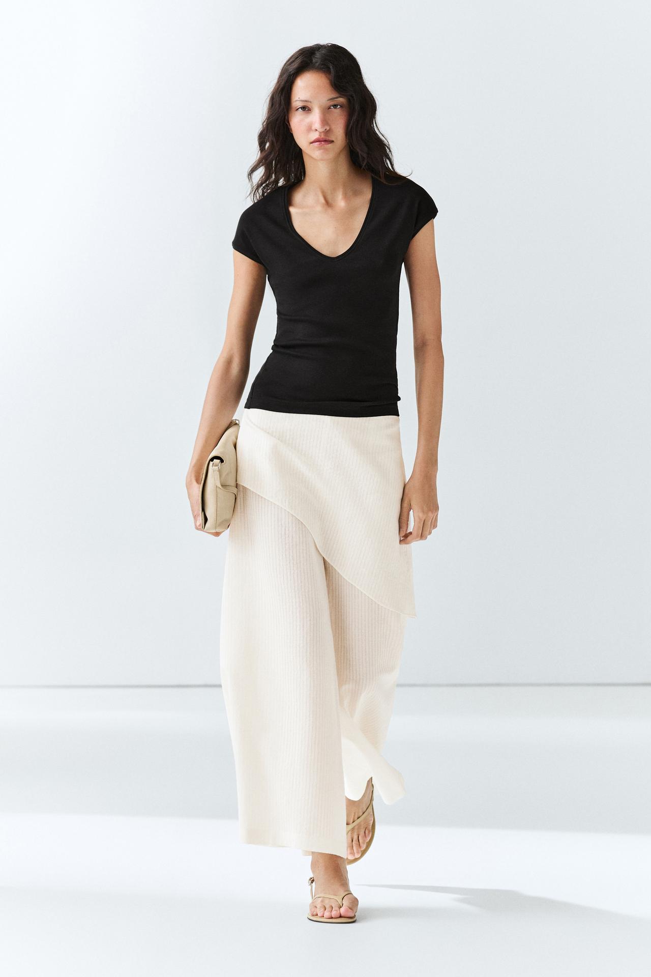 V-neck T-shirt — BLACK