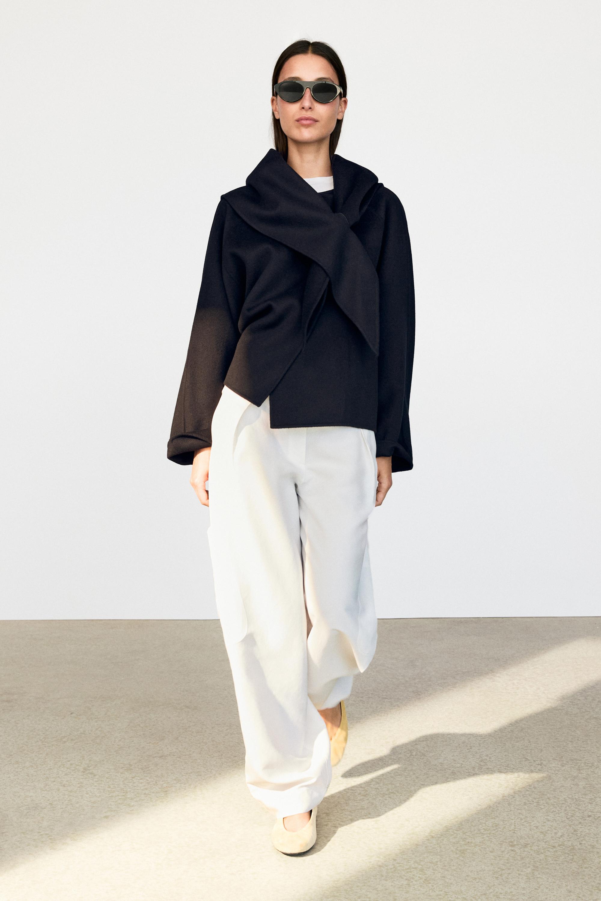 Kurze Jacke mit Tuch-Detail