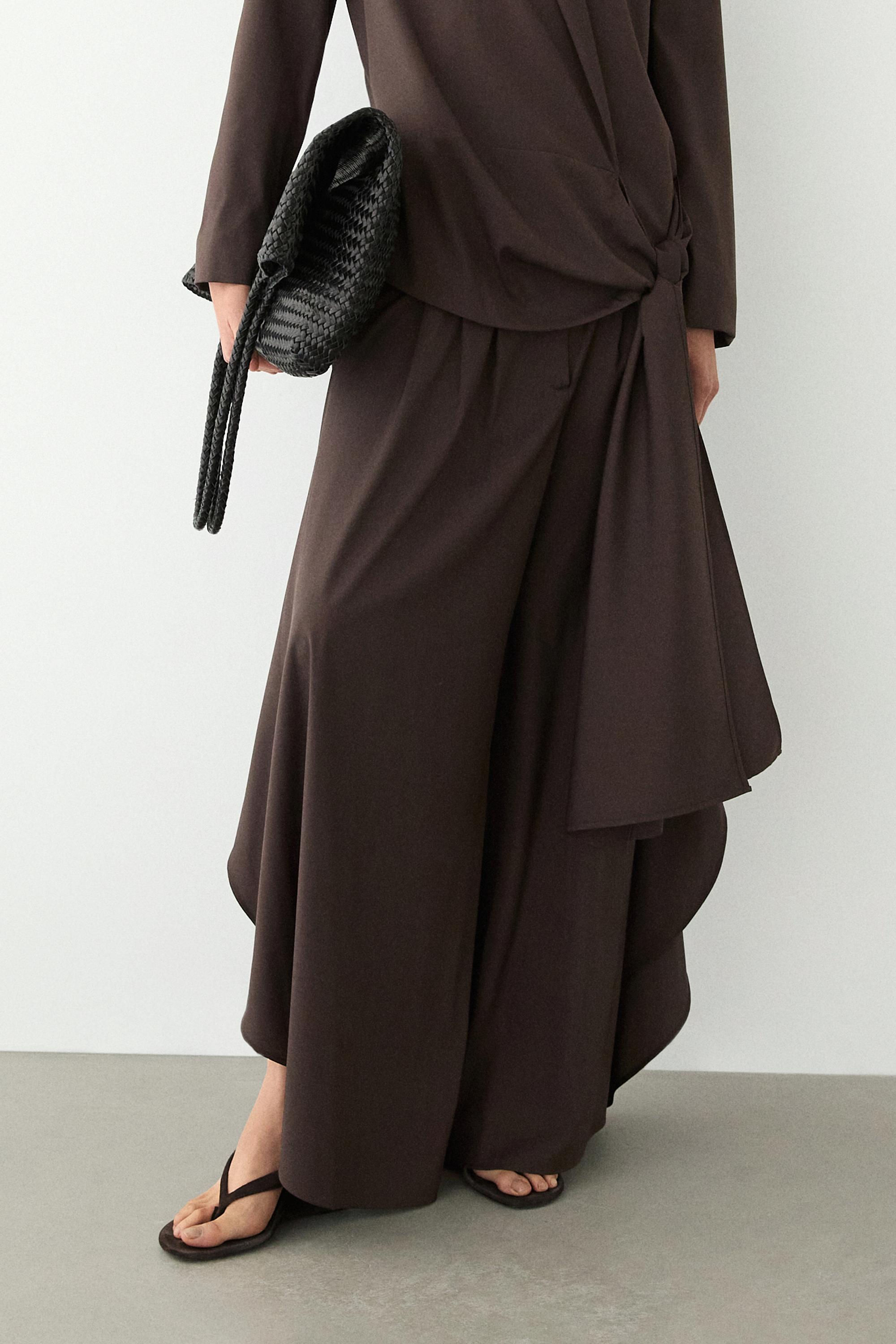 Wide-leg pleated trousers with side vents — Chocolate