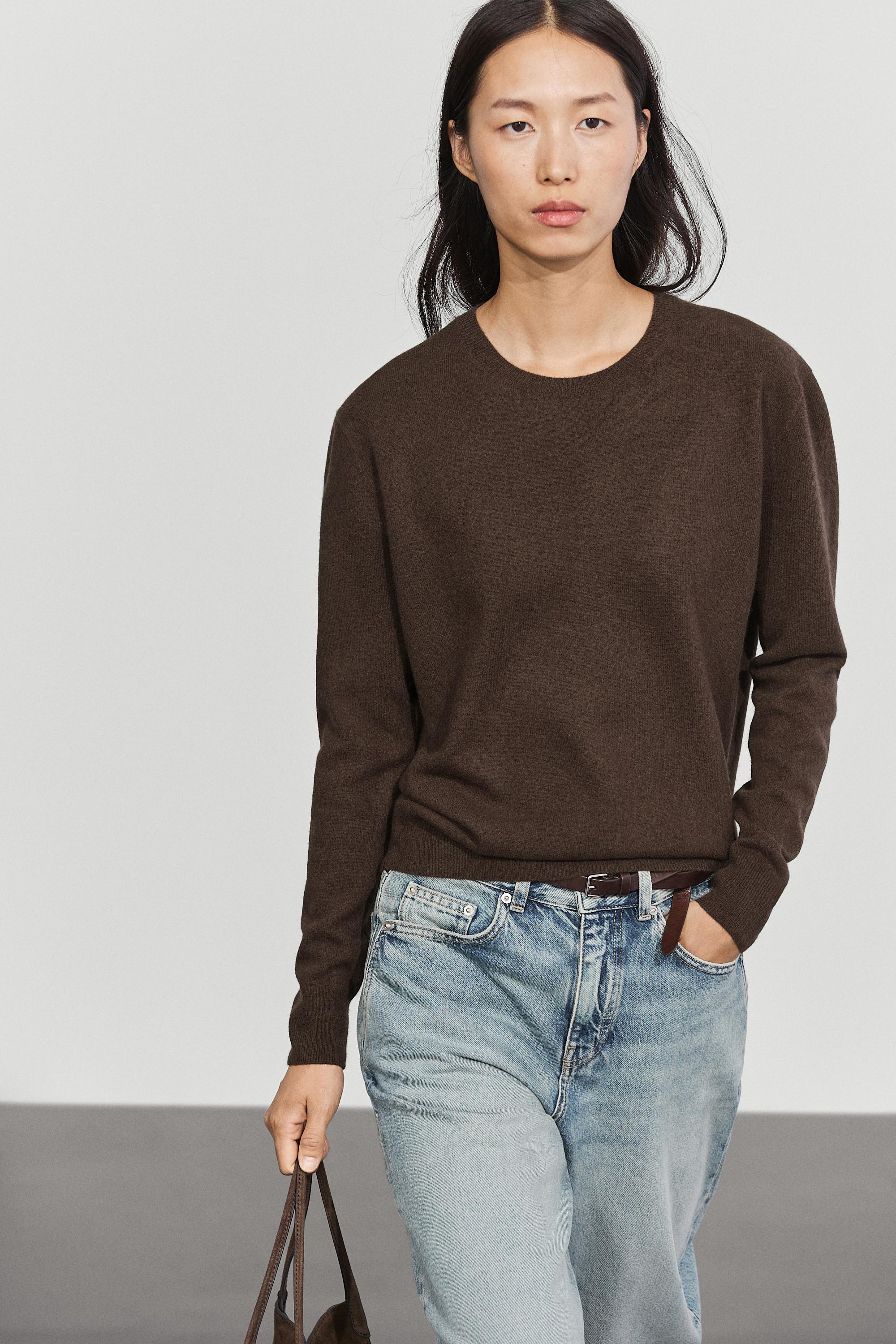 Wool blend knit sweater with round neck