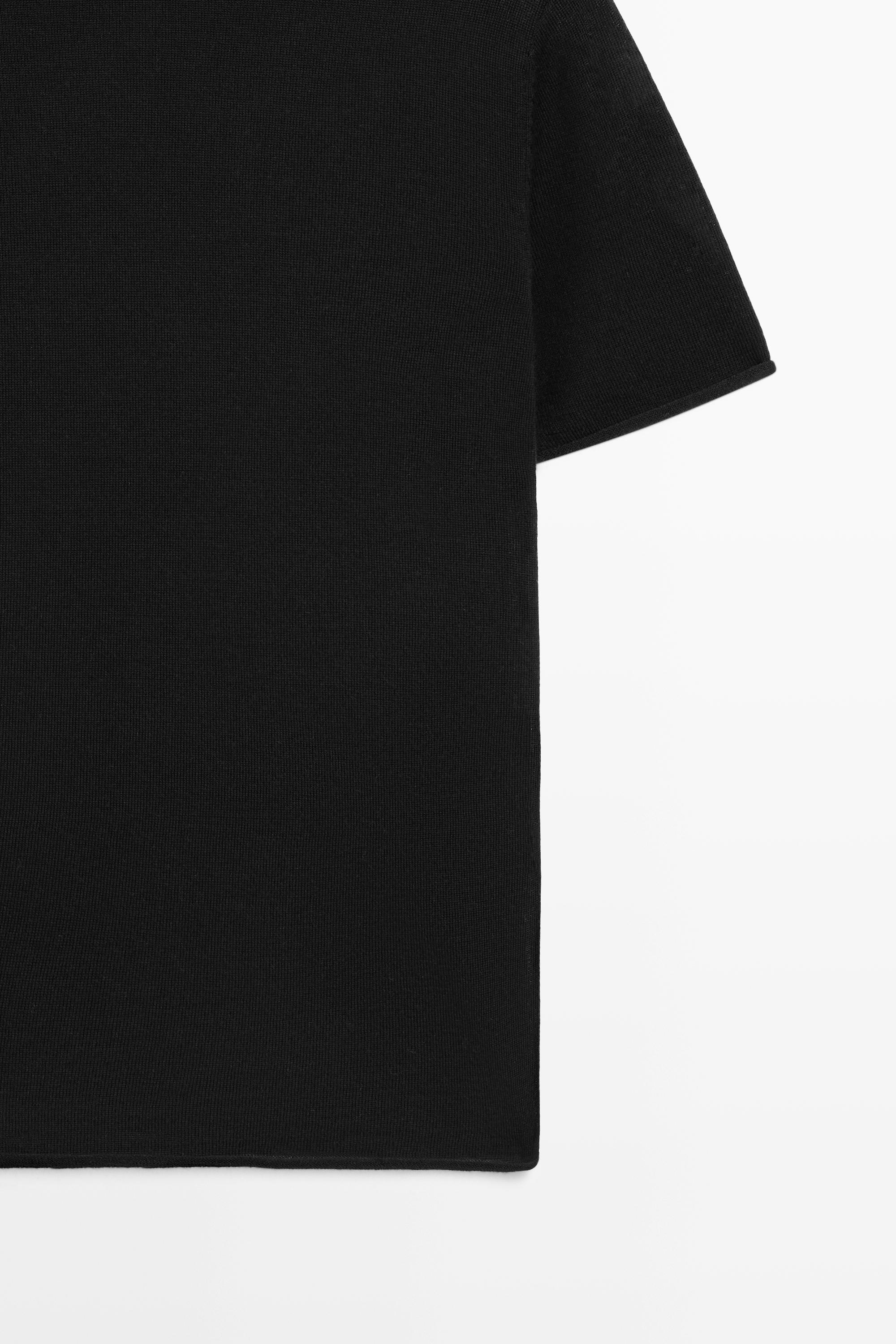 Short sleeve turtleneck knit sweater — BLACK