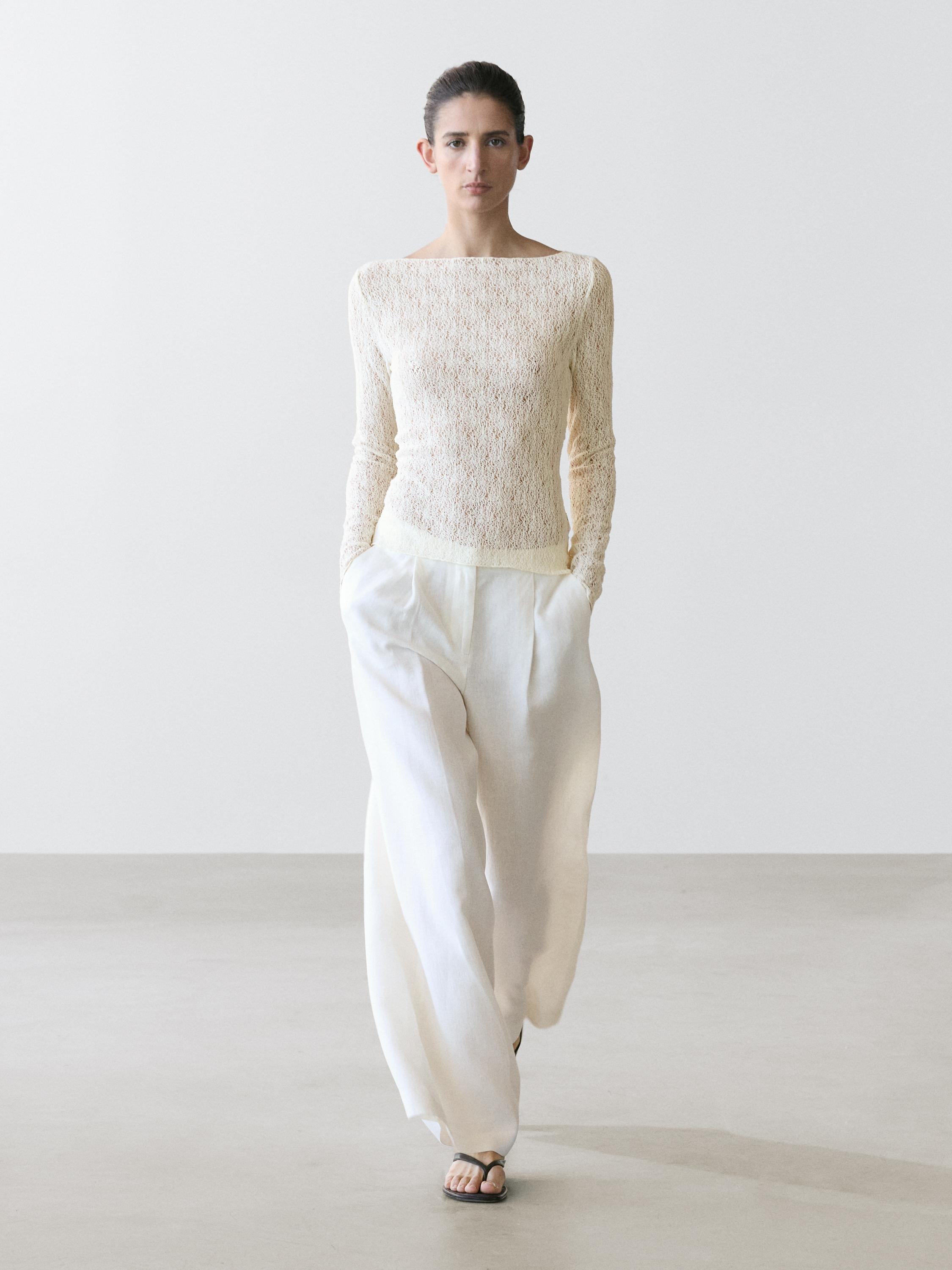 Футболка с вырезом «лодочка» и отделкой кружевом