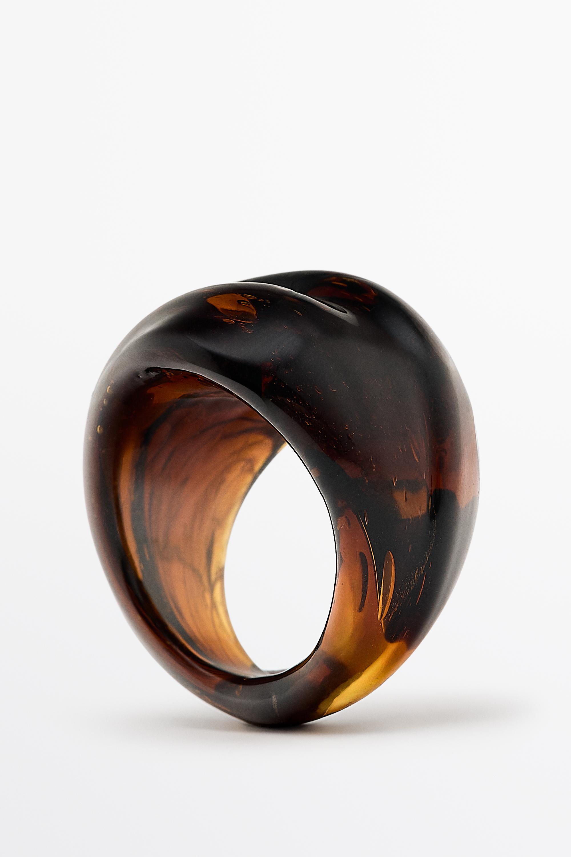 Round volume glass ring — Caramel