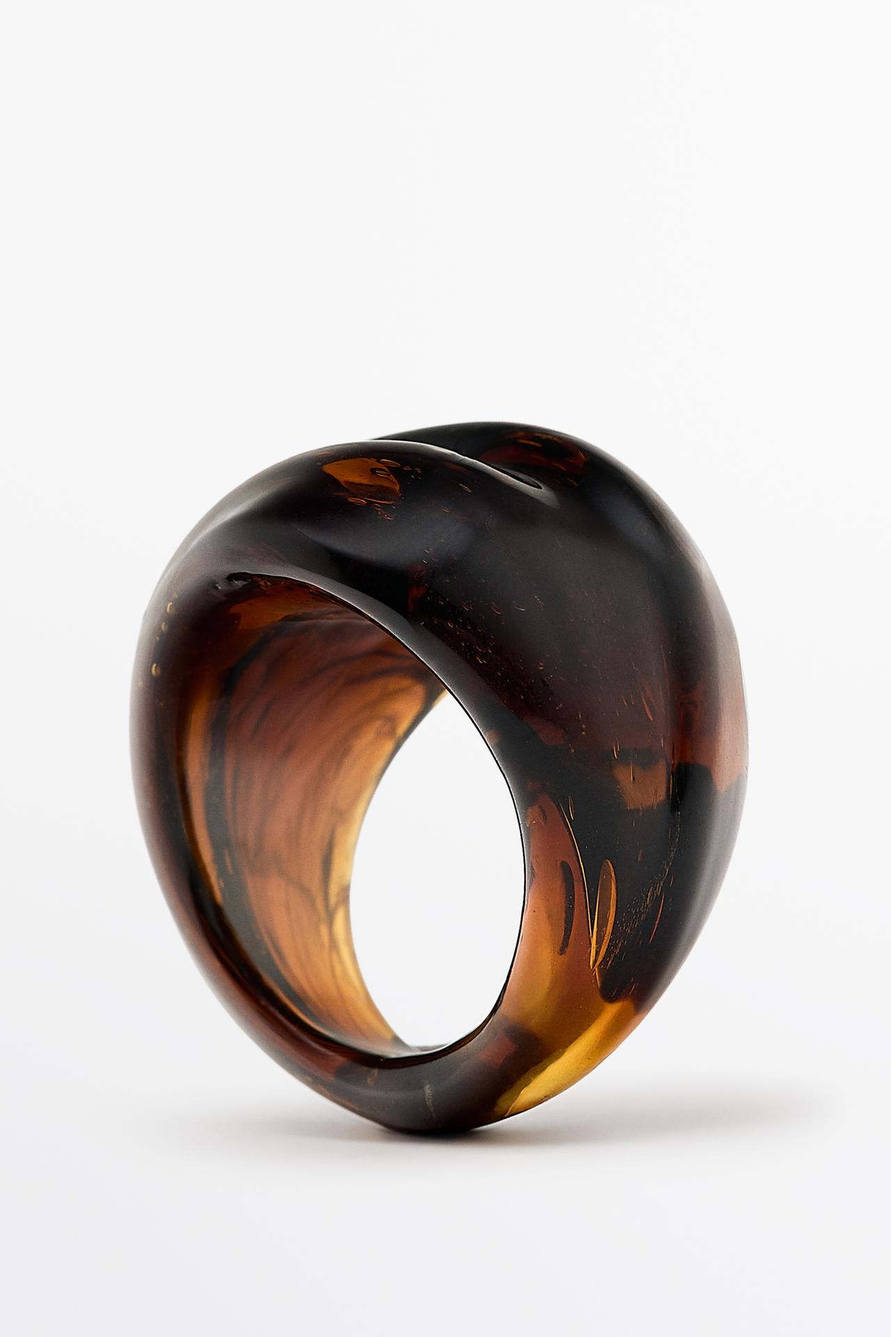 Round volume glass ring — Caramel
