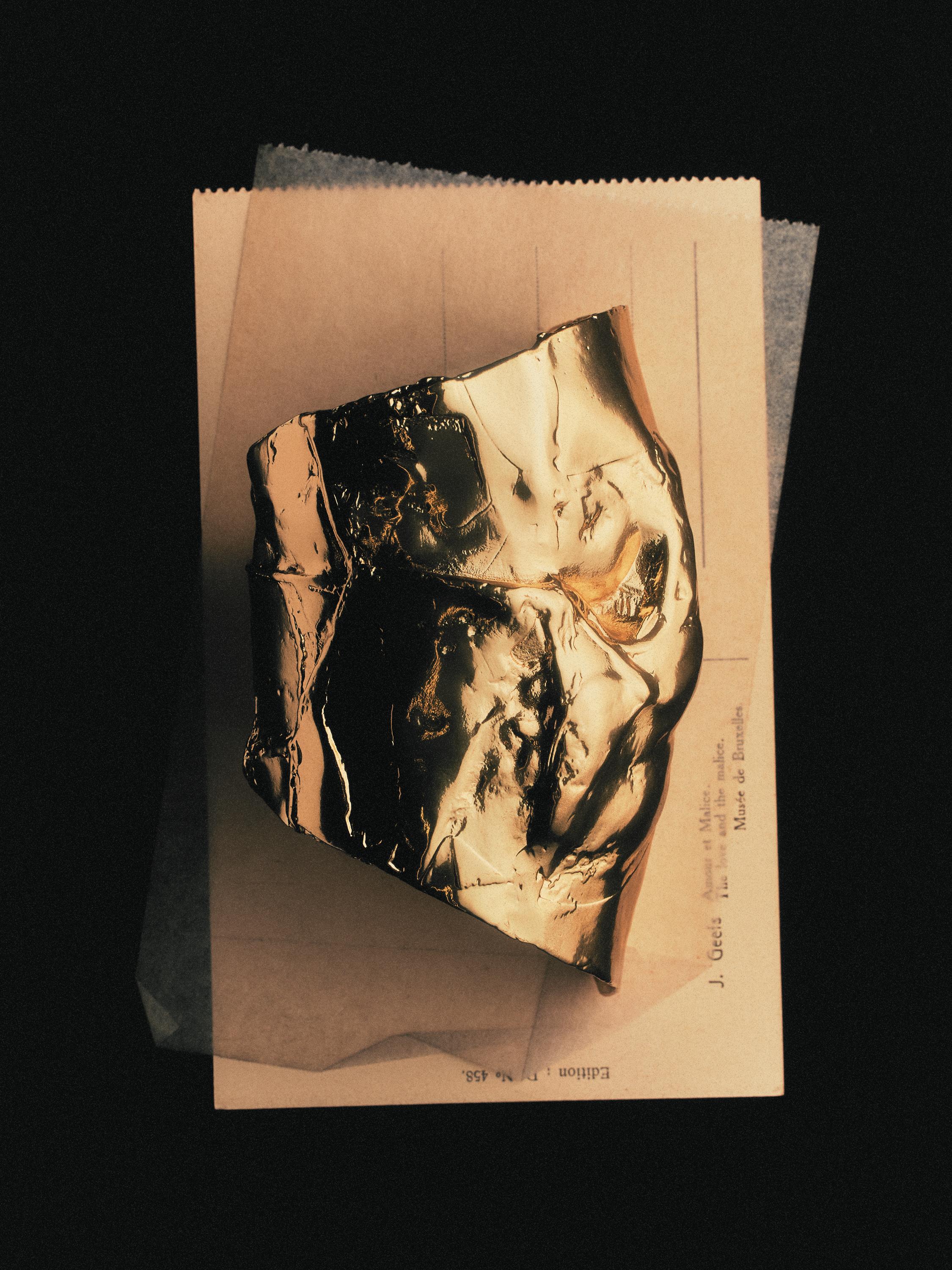 Široka narukvica nepravilnog oblika