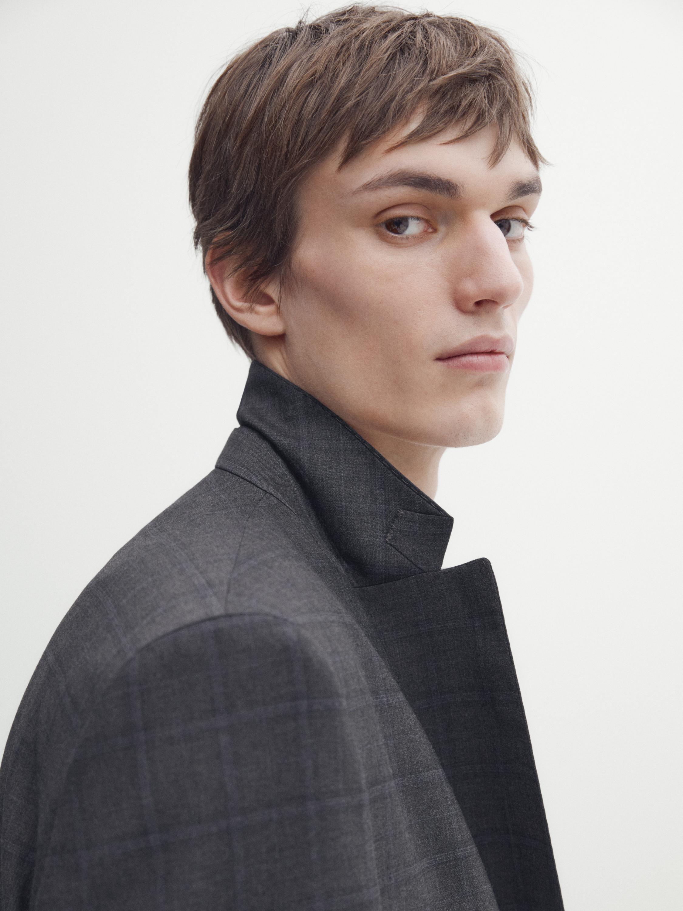 بليزر بدلة رمادي بمربعات كبيرة زرقاء