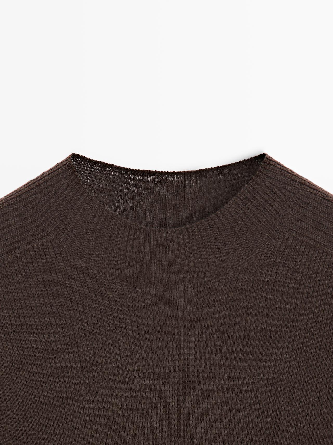 Mock turtleneck ribbed knit sweater — BROWN