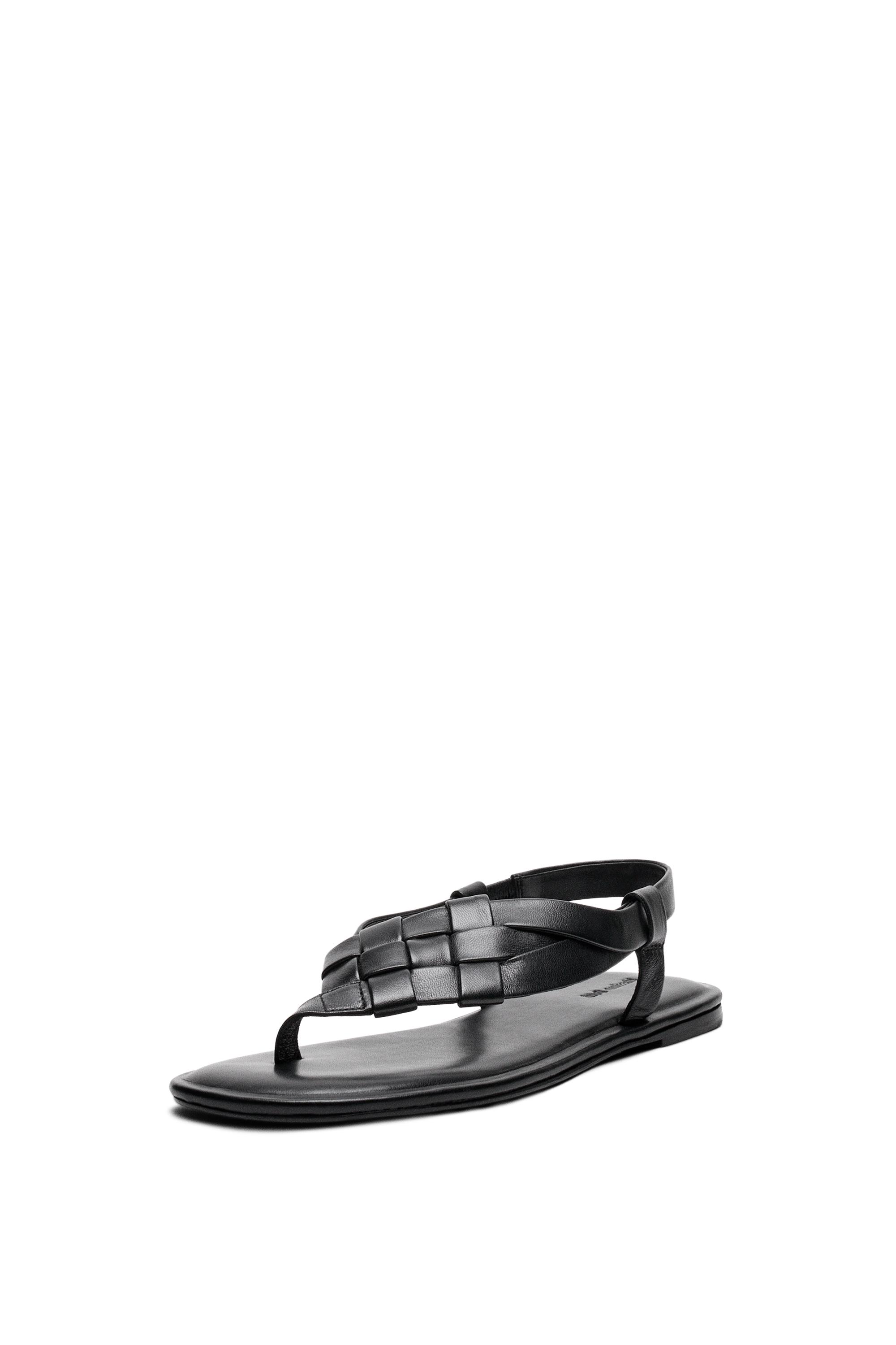 Flat woven leather sandals — BLACK