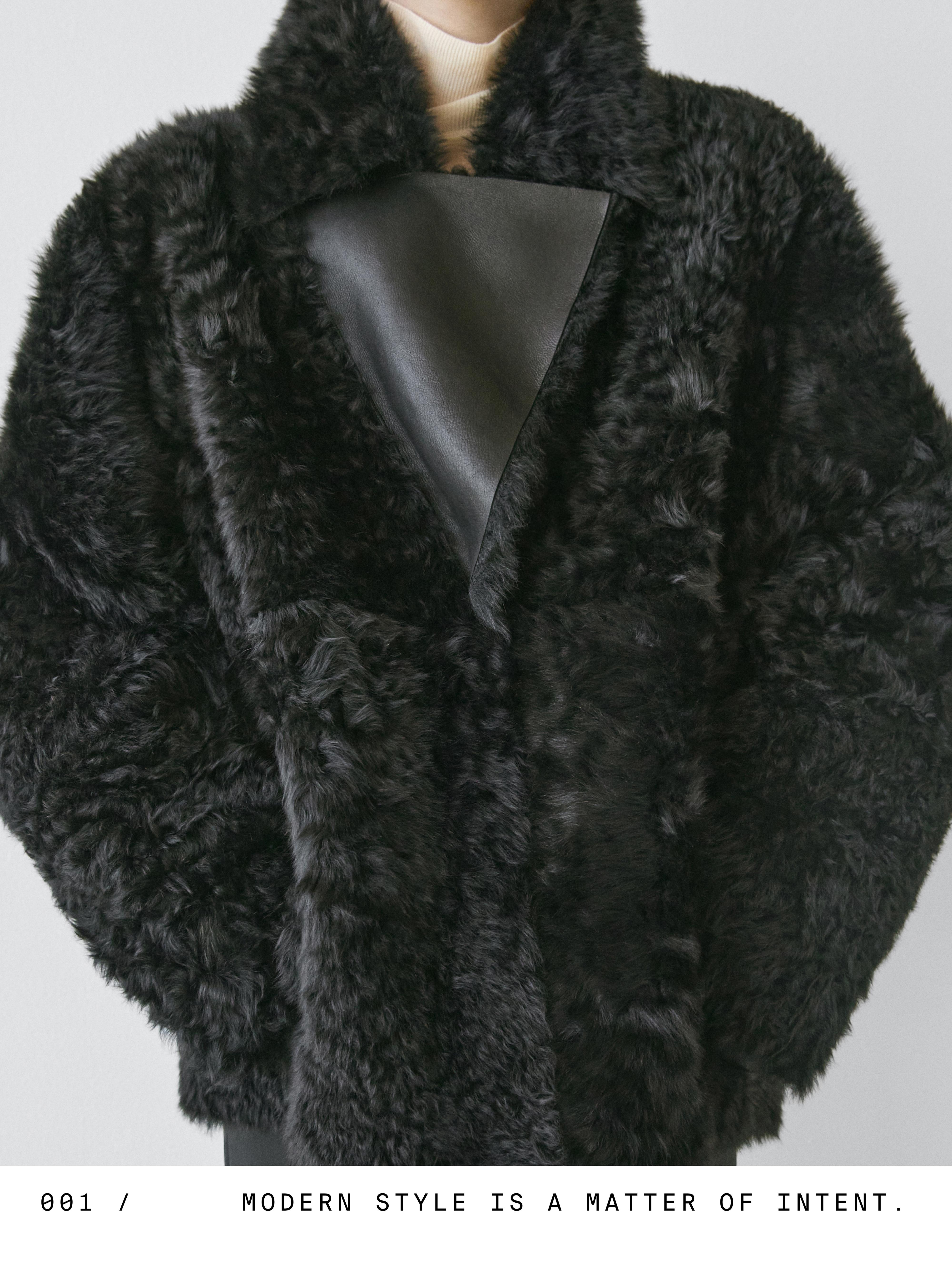 Sheepskin leather coat with lapel collar - STUDIO — BLACK