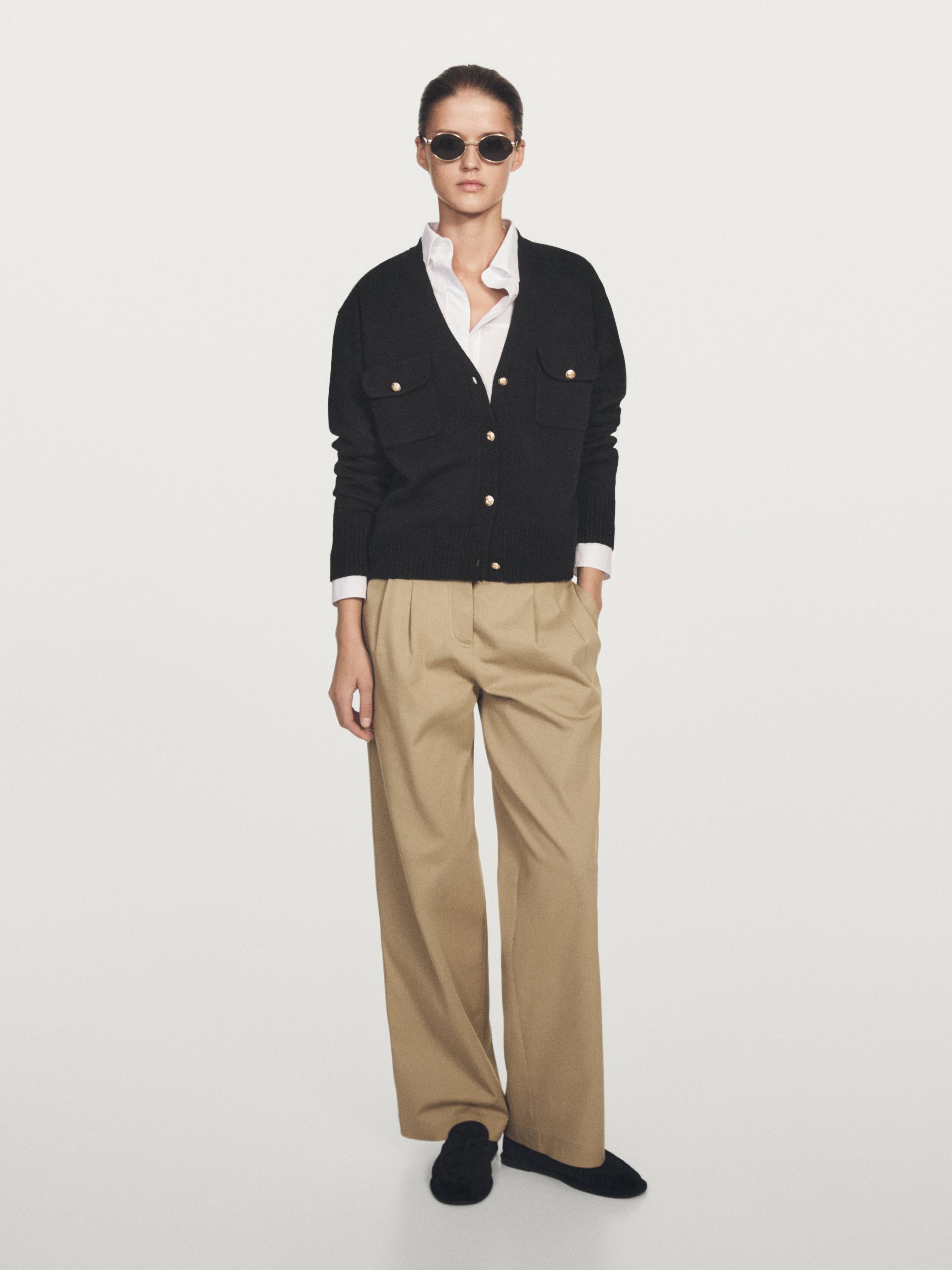 Cárdigan punto cuello pico botones dorados