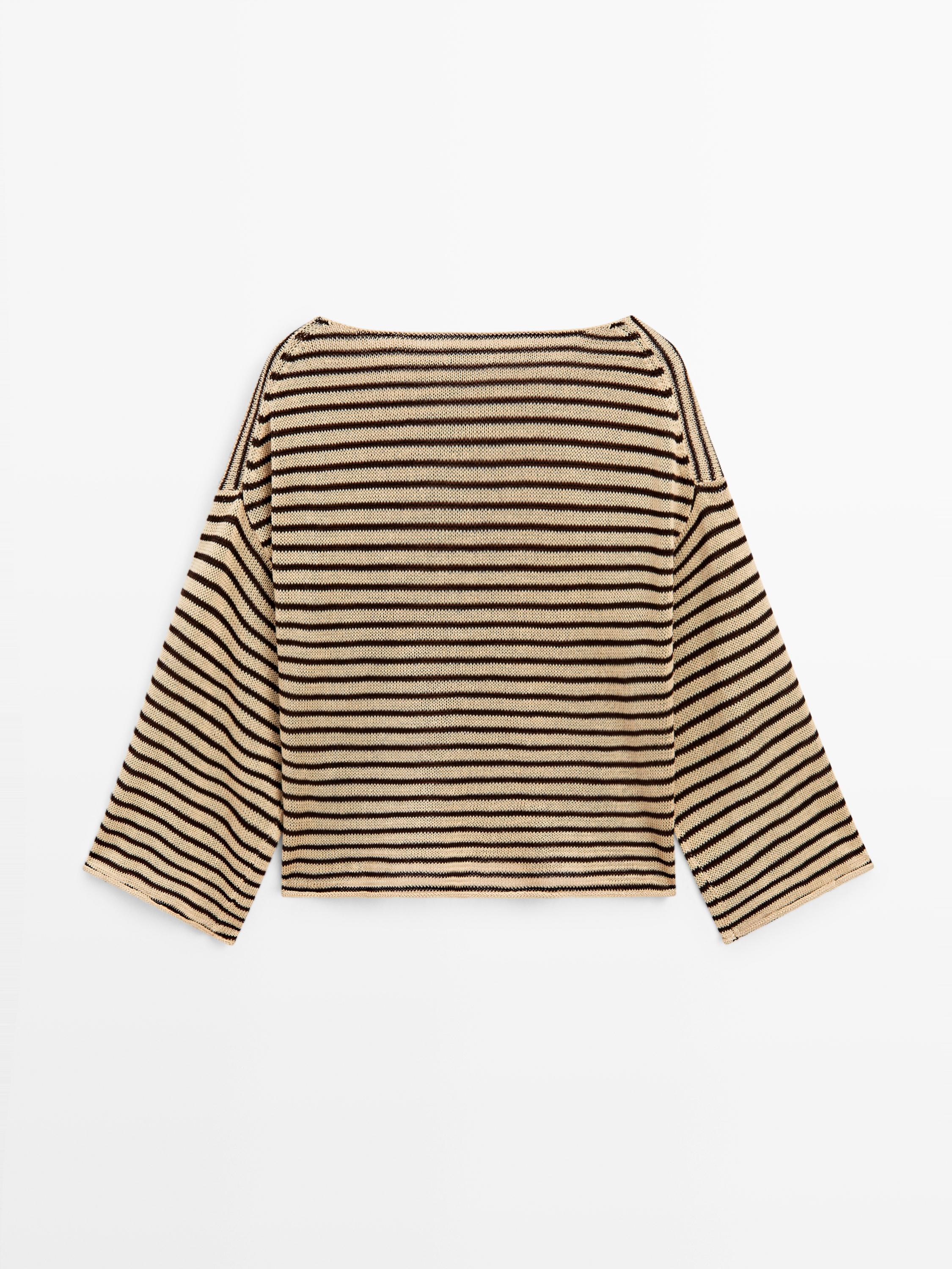 Vista posterior de jersei tricot tostat amb ratlles negres horitzontals i mànigues llargues.