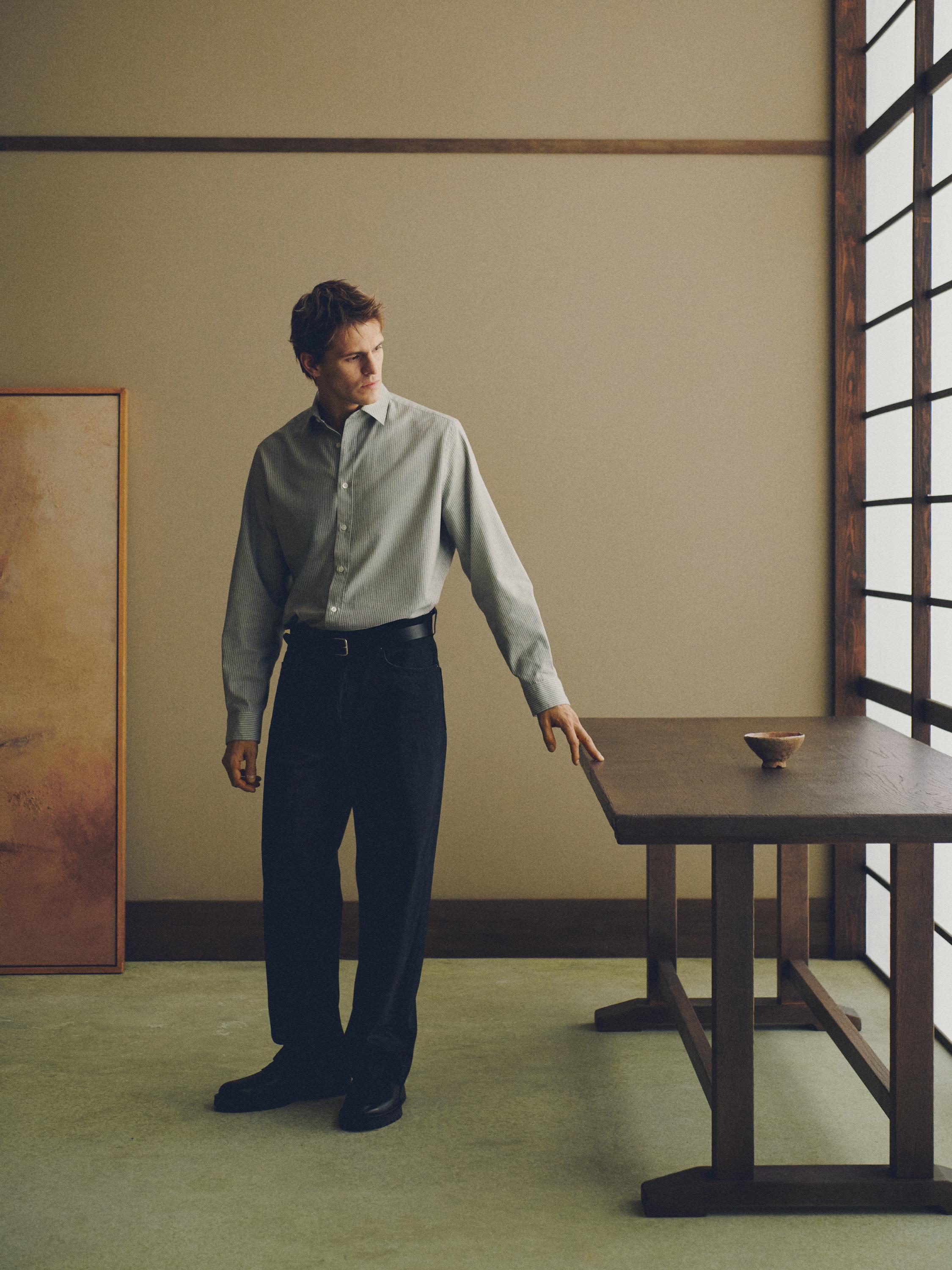 Këmishë standarde me vija