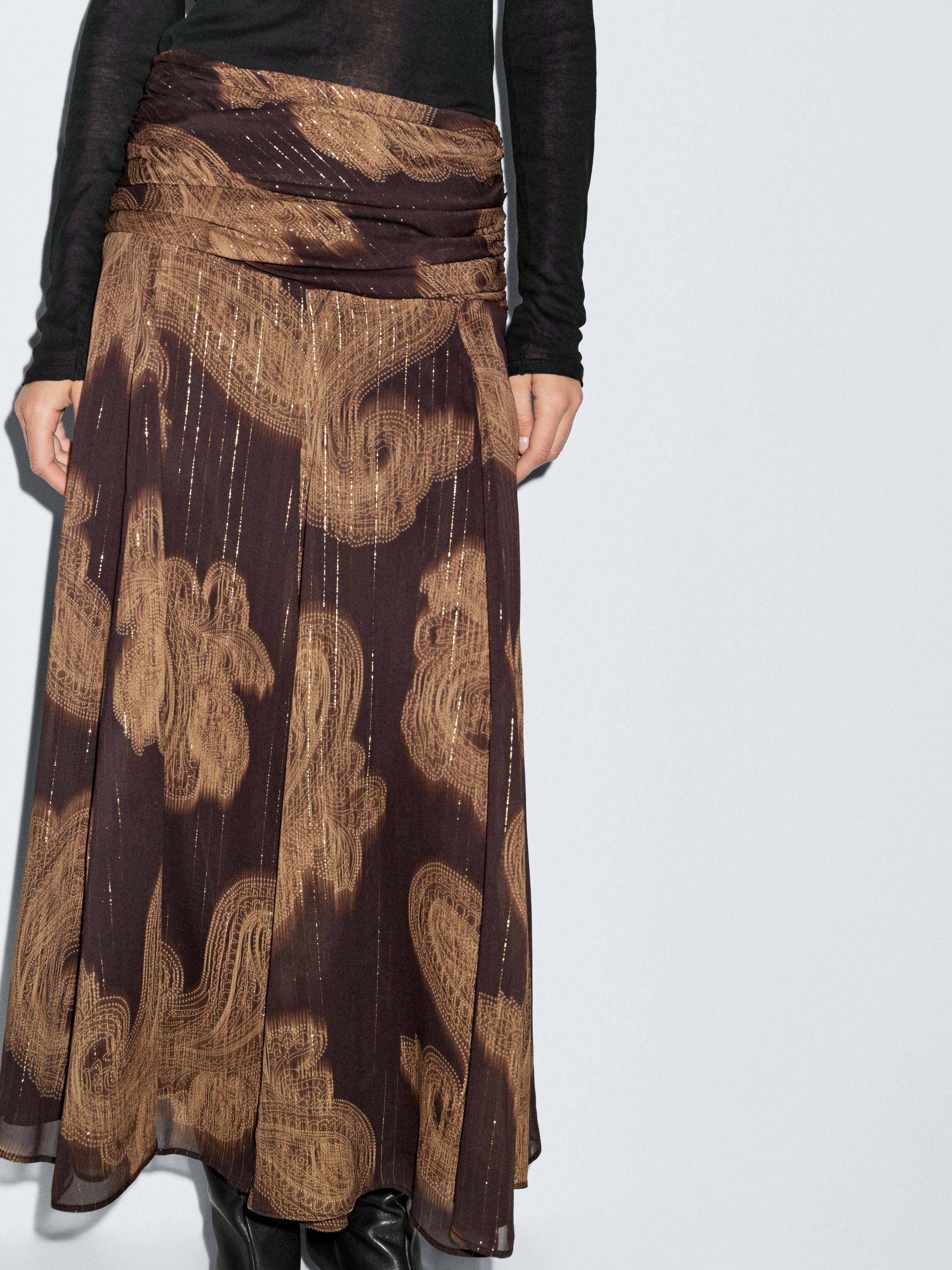 Falda midi fluida estampado paisley