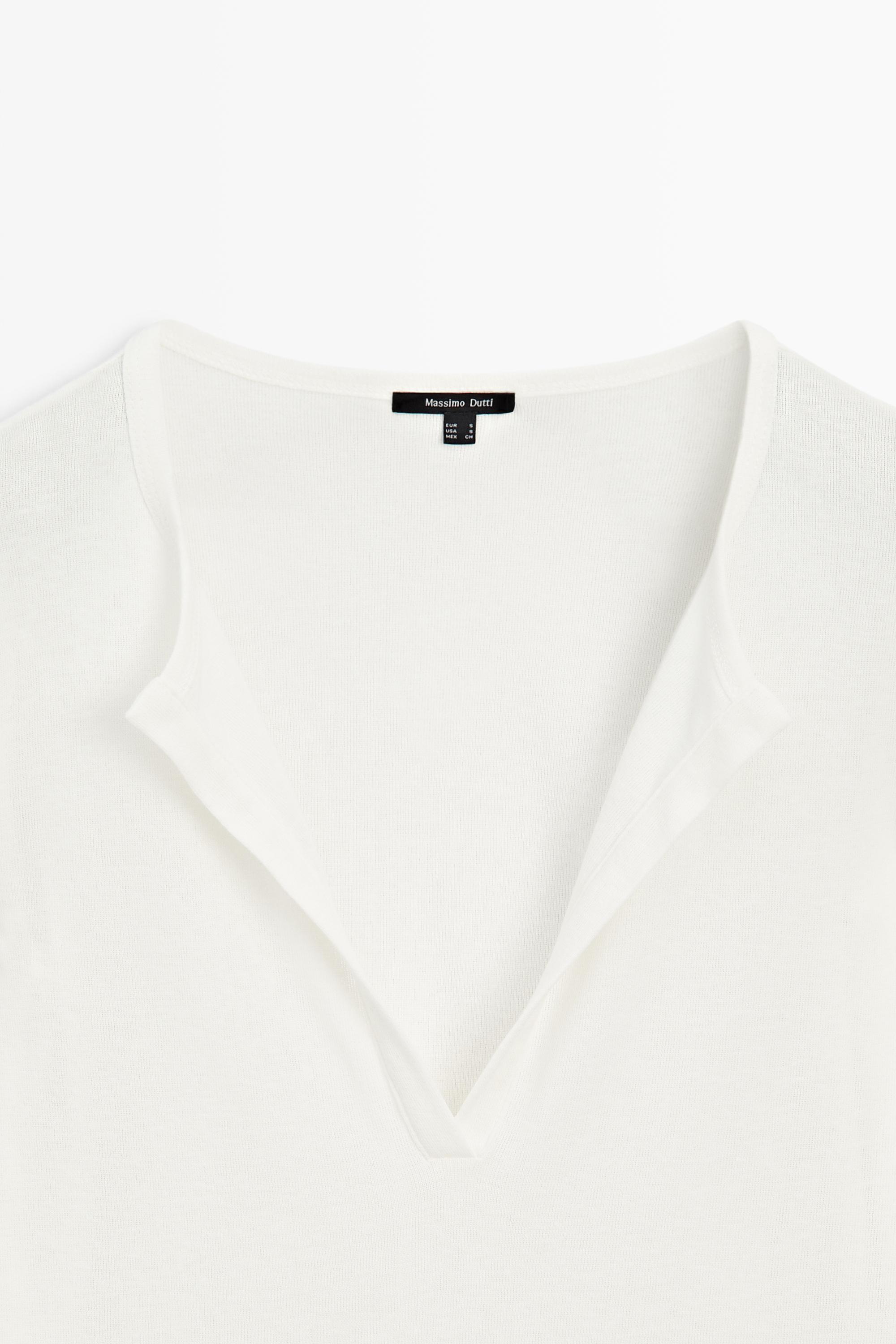 100% cotton V-neck T-shirt — CREAM