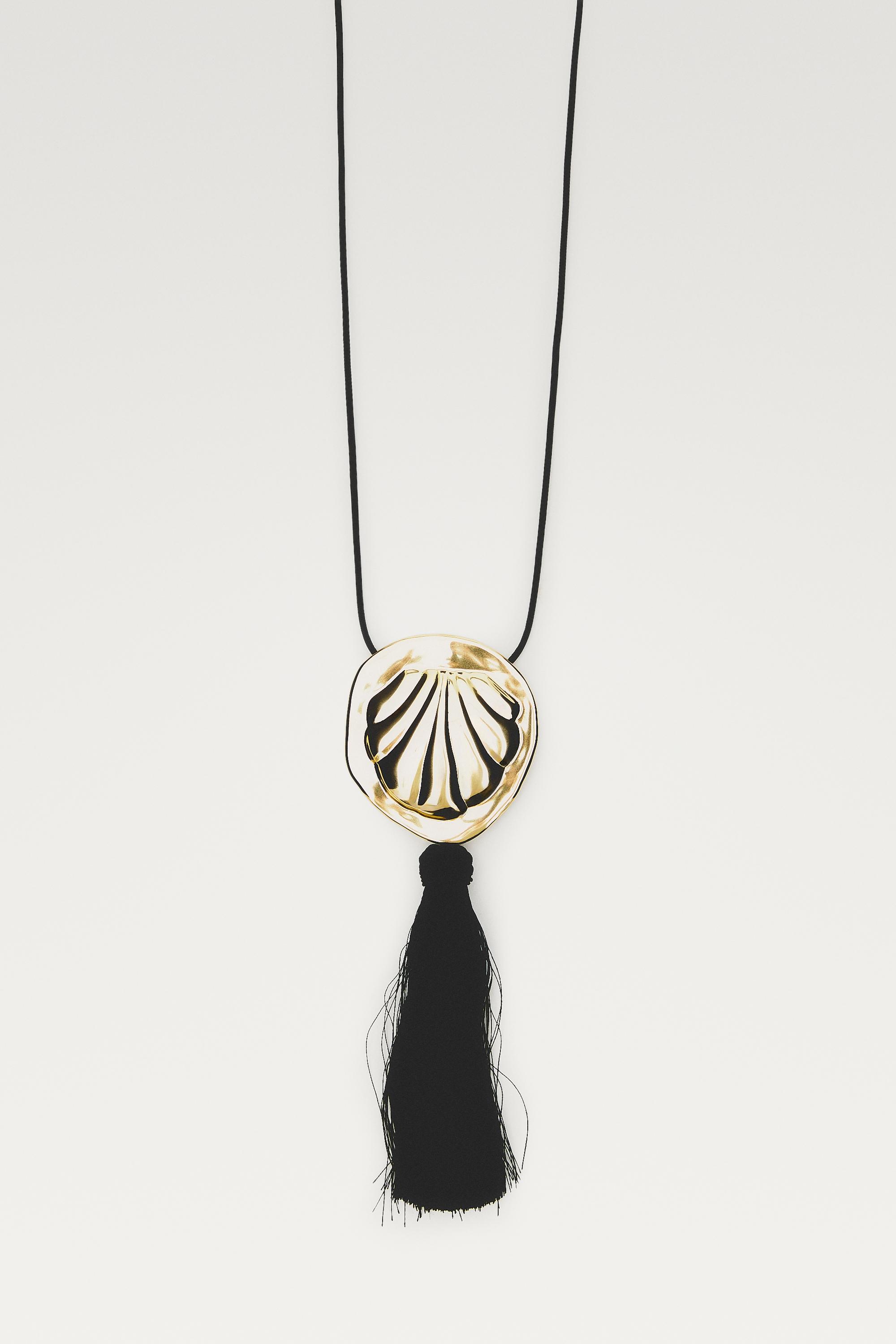 Shell pendant necklace with tassel — GOLDEN