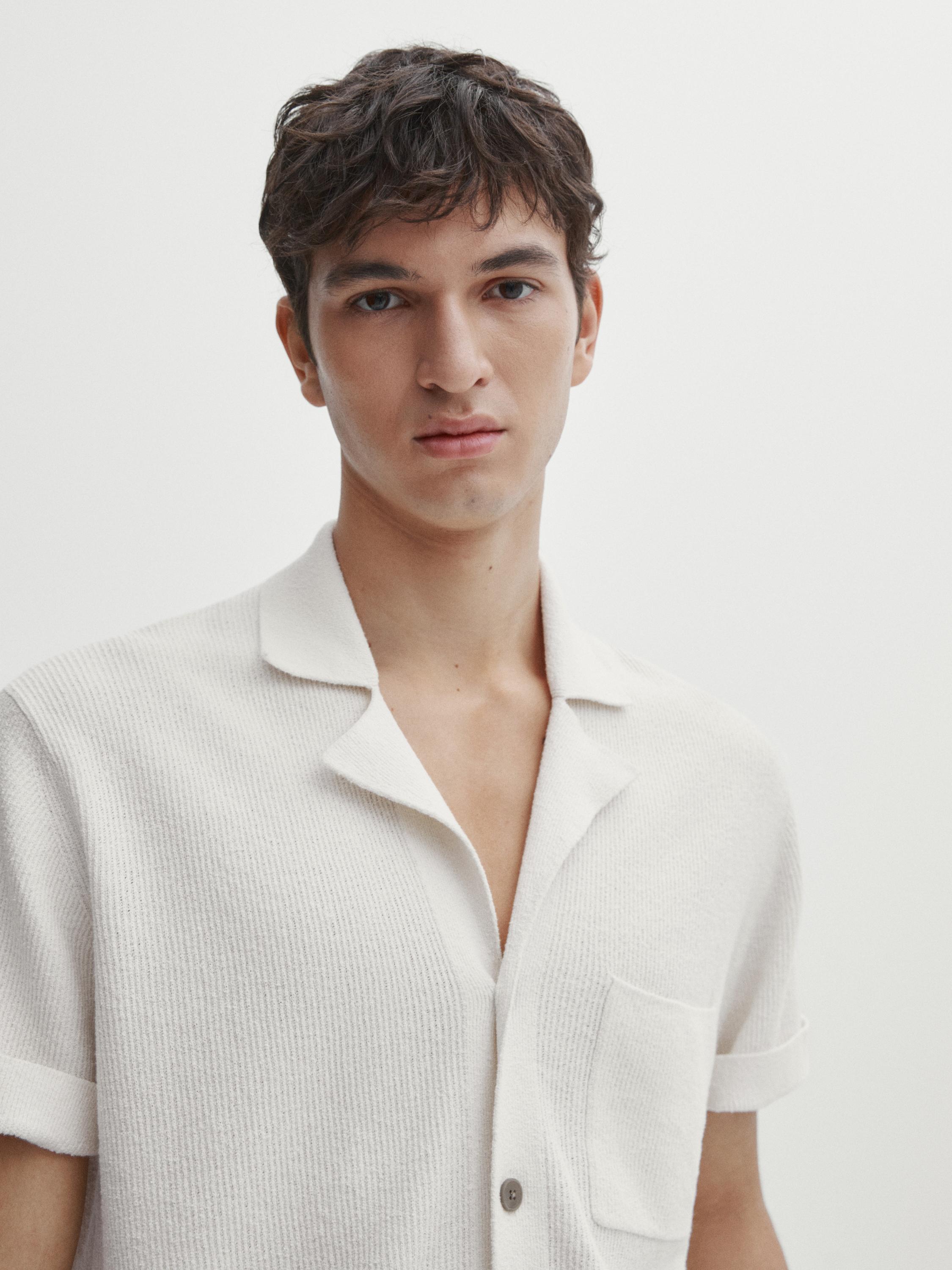 Short sleeve knit cardigan with buttons