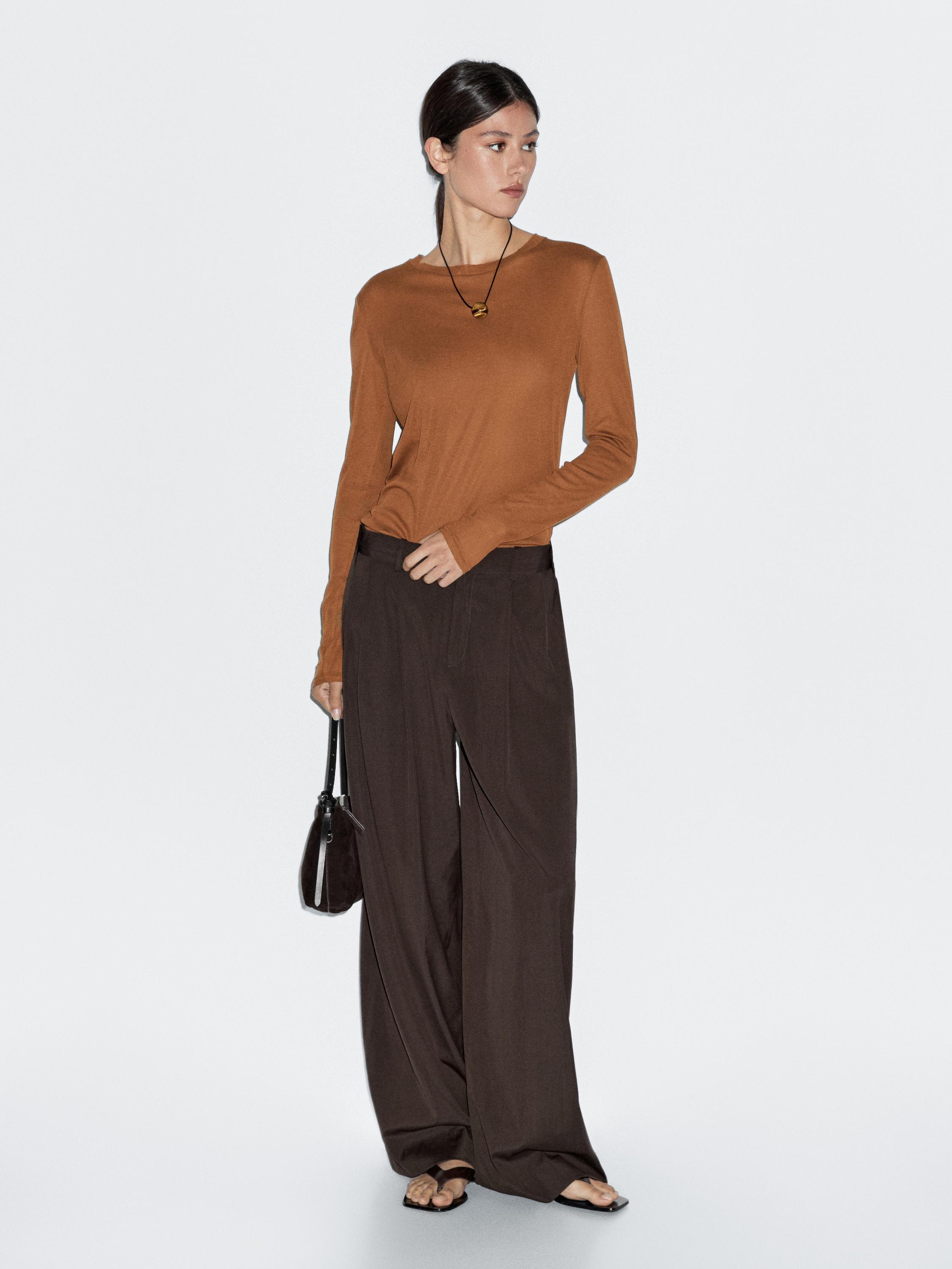 Lightweight t-shirt with collar detail