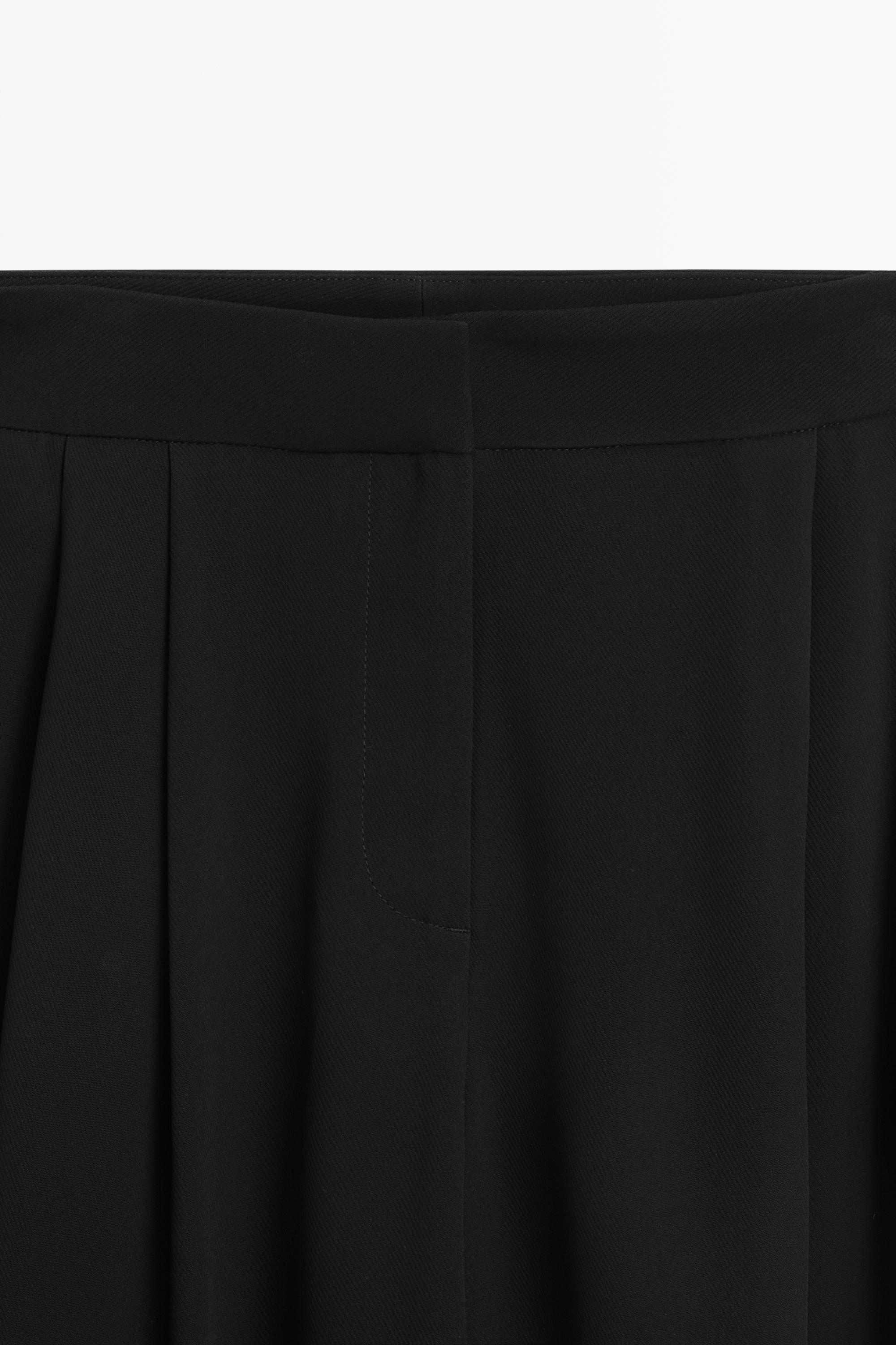 Voluminous wide-leg pleated pants — BLACK