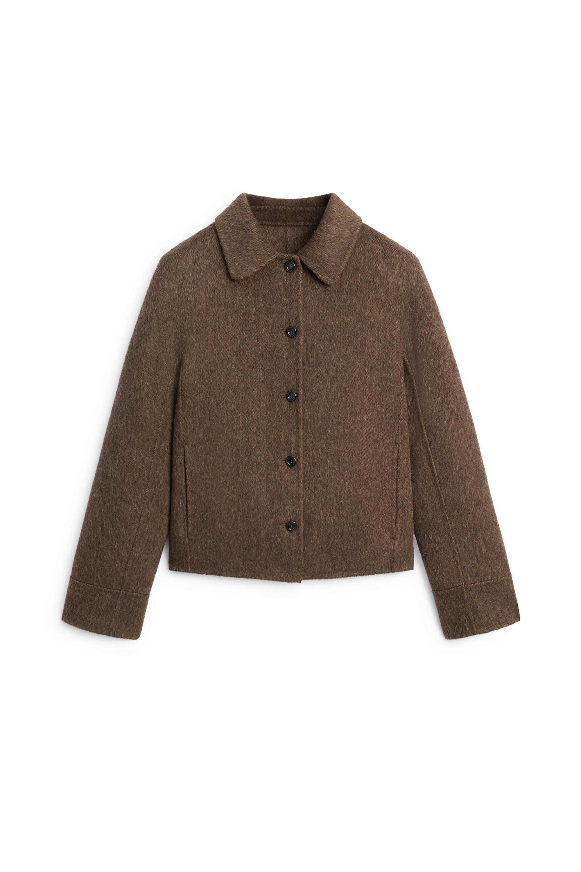 Short buttoned coat — BROWN